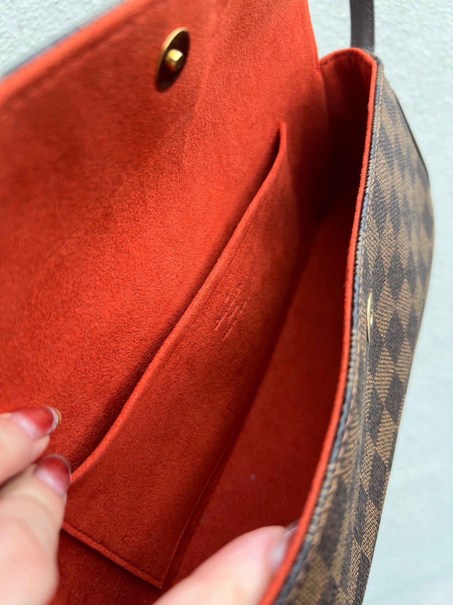 Pre-loved Louis Vuitton
Damier Ebène Recoleta Shoulder Bag 2004