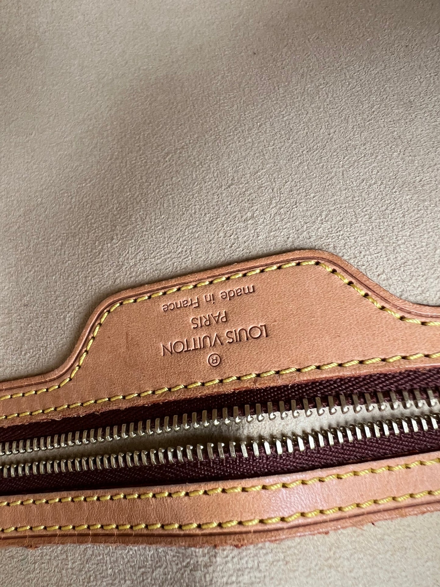 Pre-loved LOUIS VUITTON
Monogram Cite GM Bag 2003