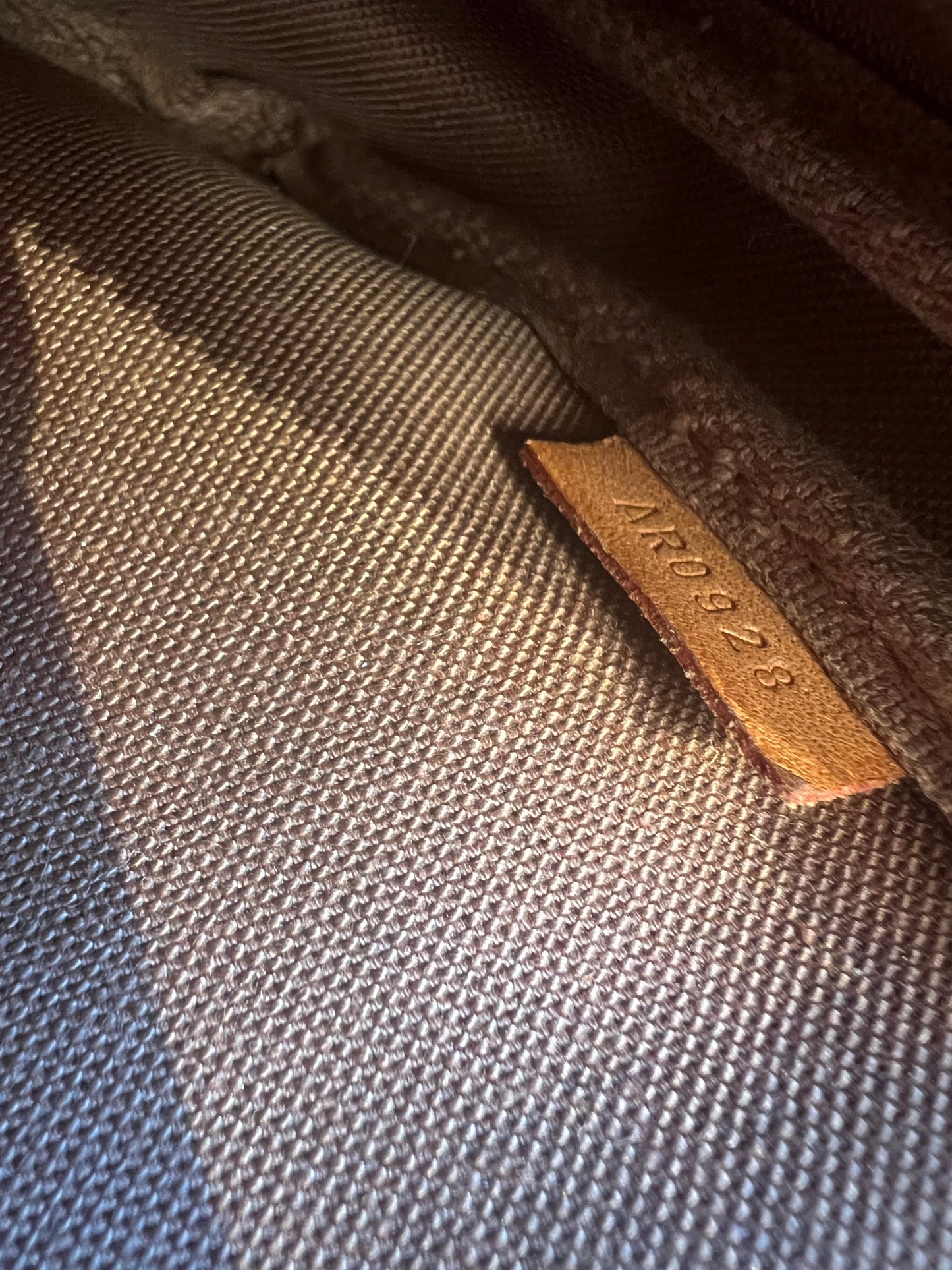 Pre-loved Authentic Louis Vuitton Pochette Accessoire Handbag 1998