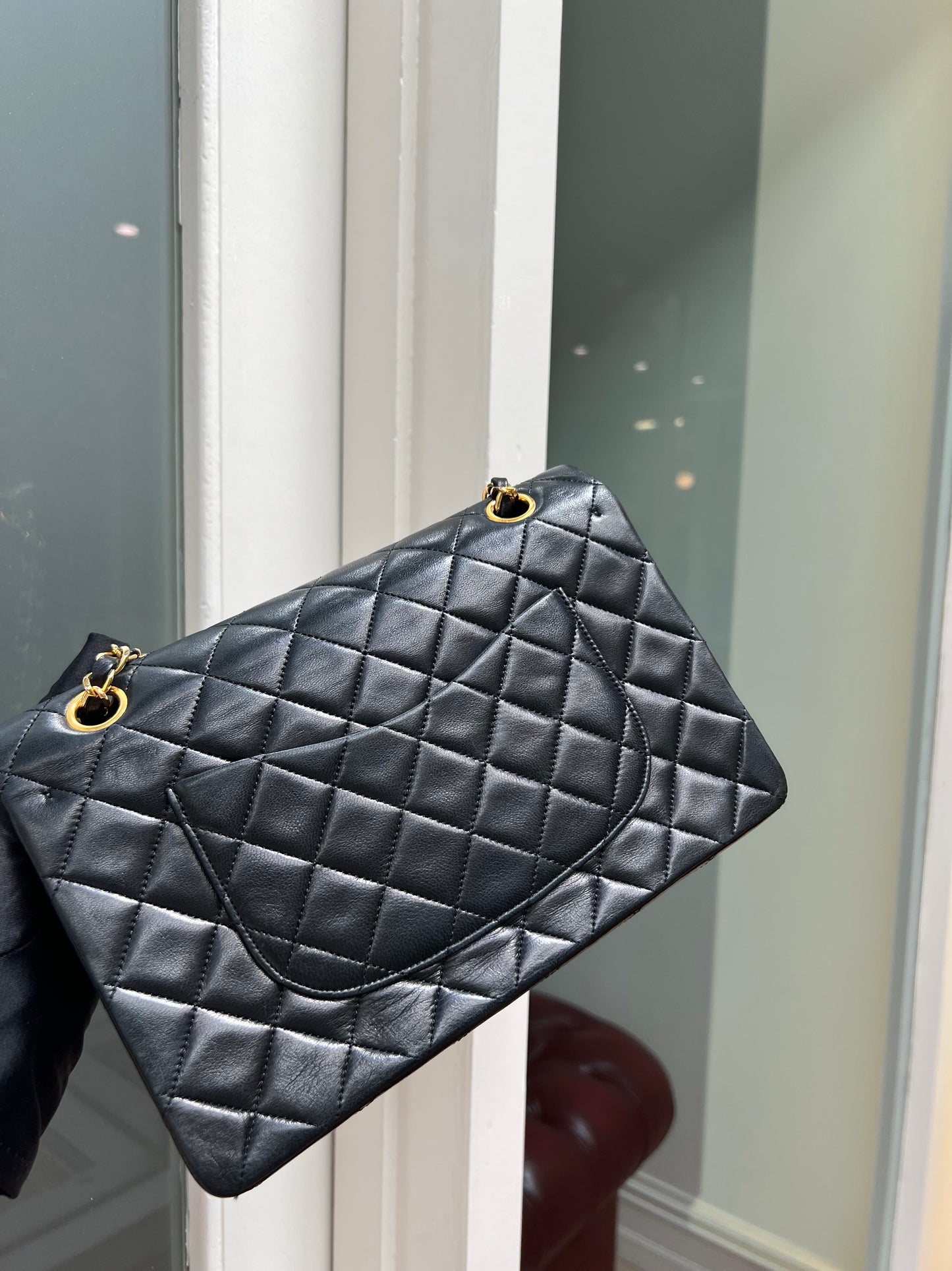 Pre-loved Chanel Vintage Classic Flap Lambskin Medium crossbody Bag 25cm Black