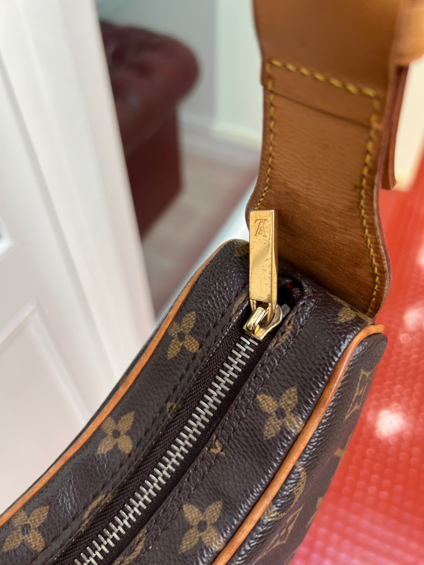 Pre-owned Louis Vuitton Croissant mm Shoulder Bag - Brown 2003