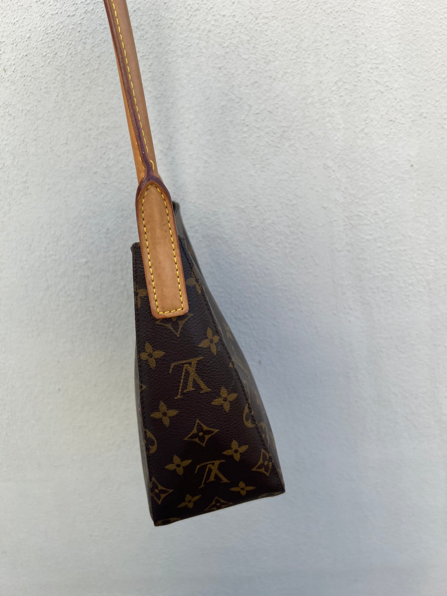Pre-loved Louis Vuitton Looping Leather Handbag Monogram 2003