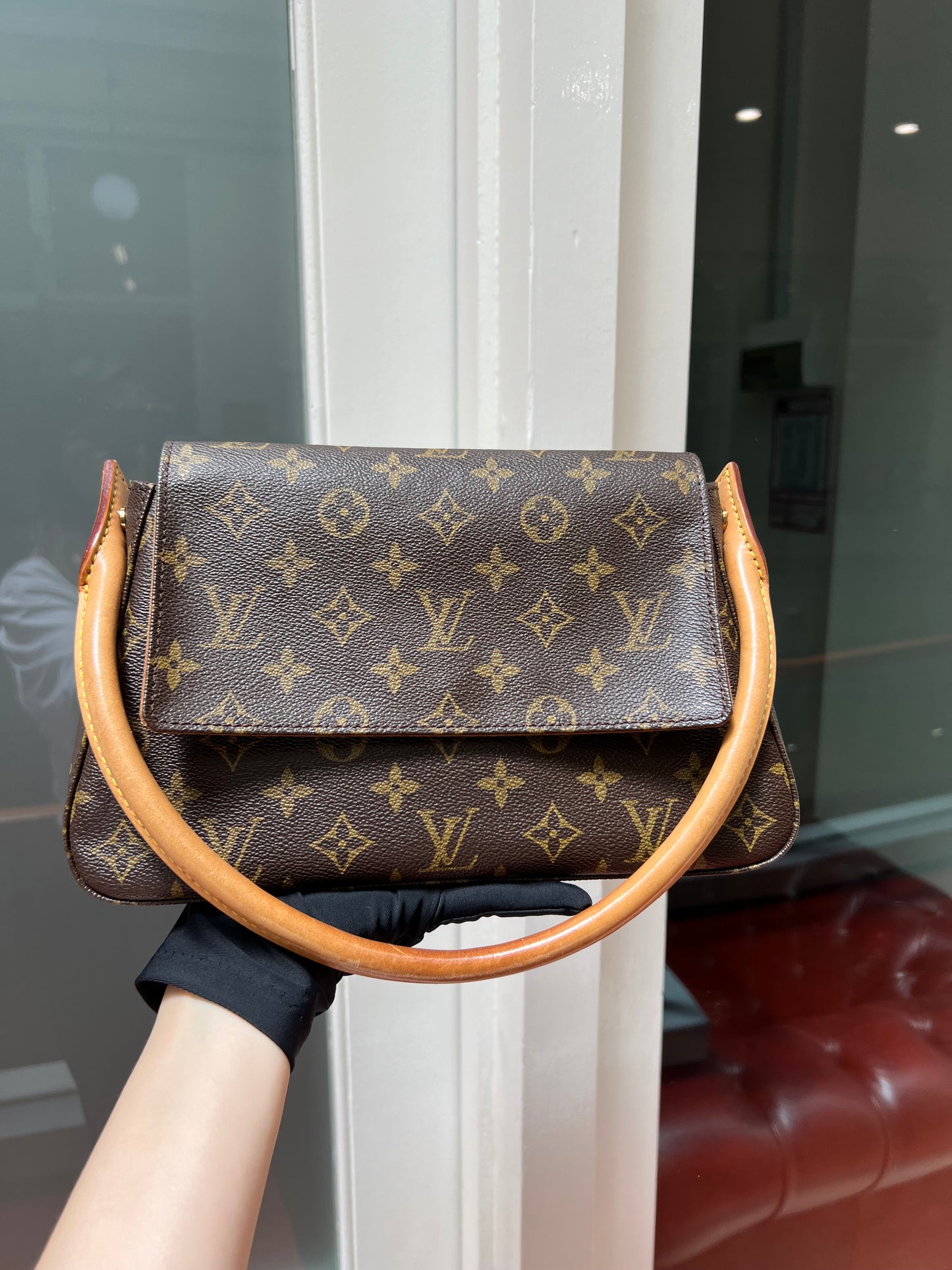 Pre-loved Louis Vuitton Looping PM Handbag Monogram 2002