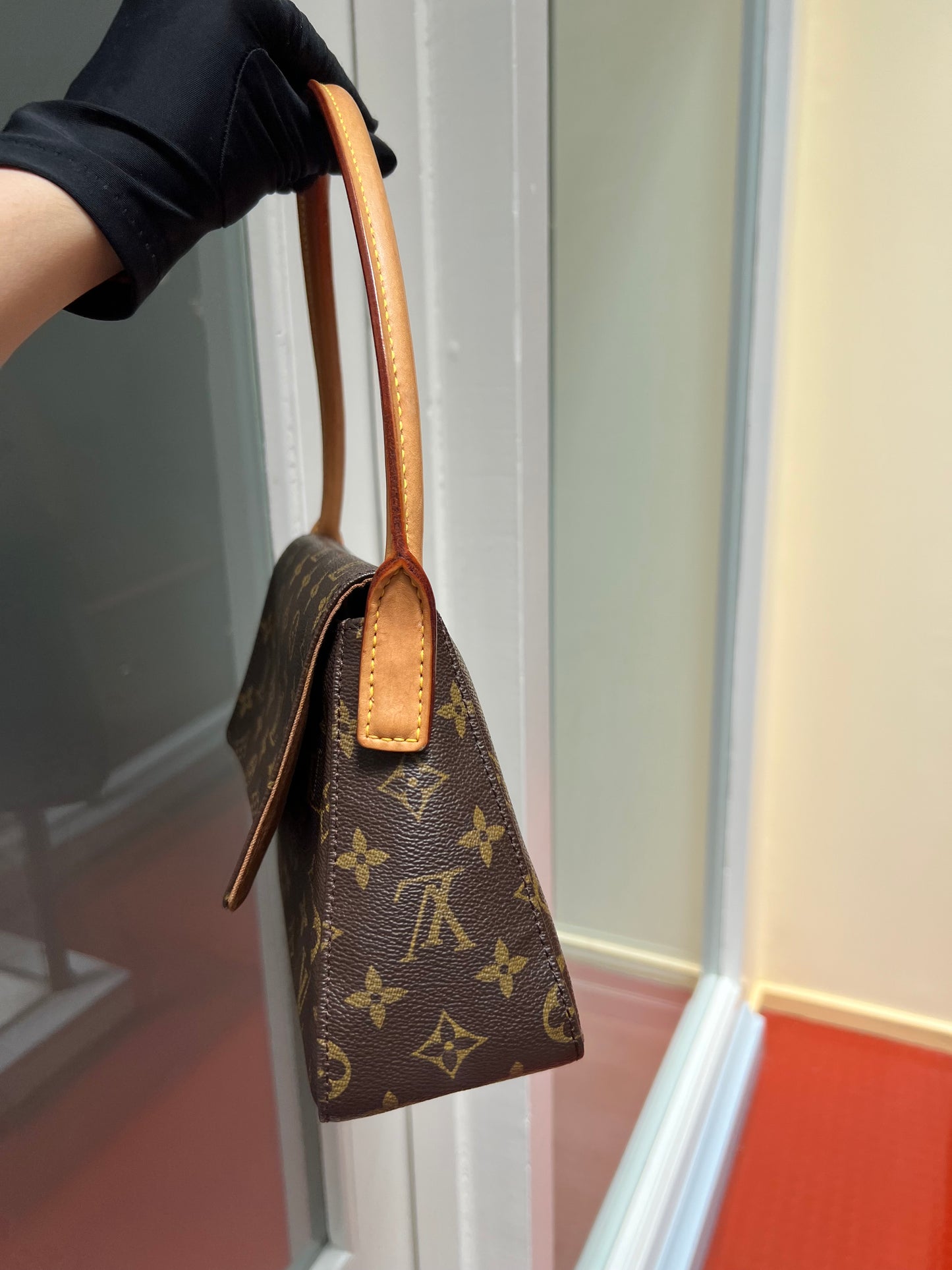 Pre-loved Louis Vuitton Looping PM Handbag Monogram 2002