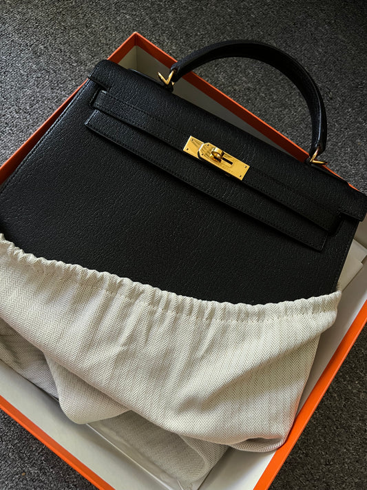 PRE-LOVED HERMÈS KELLY 32CM GOATSKIN BLACK GOLD HARDWARE 2003