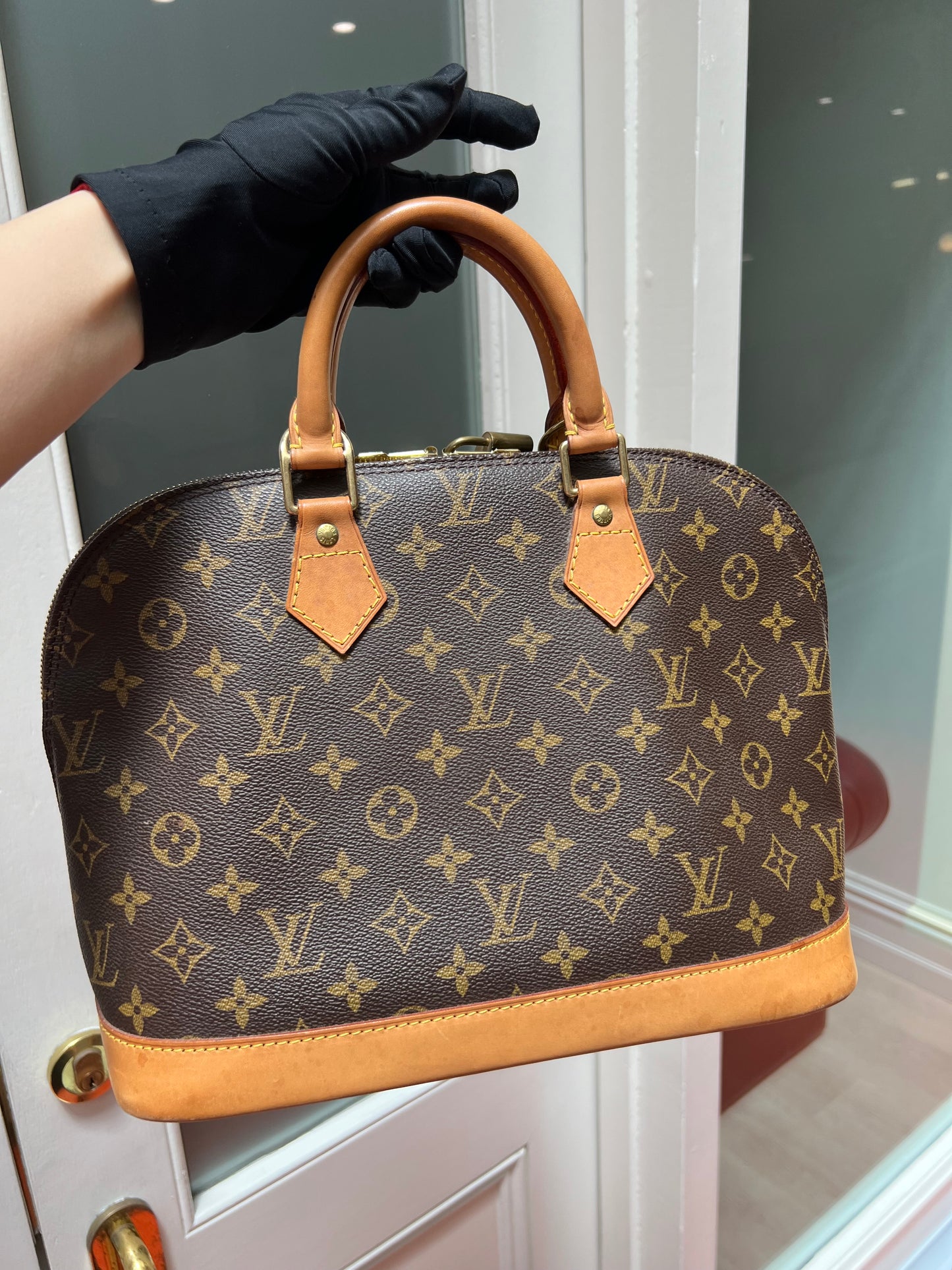 Pre-loved Louis Vuitton Alam Leather Handbag PM 32cm 1999