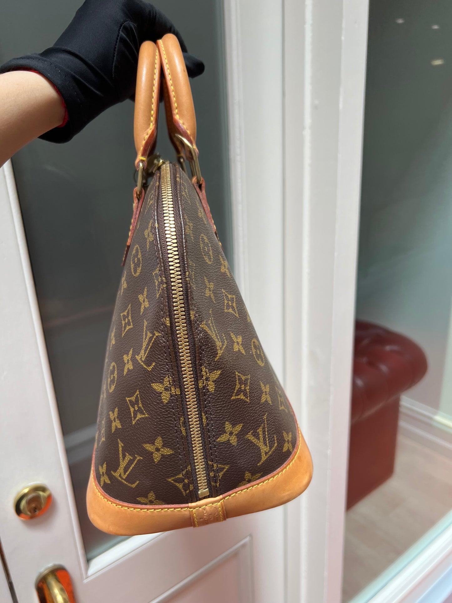 Pre-loved Louis Vuitton Alam Leather Handbag PM 32cm 1999