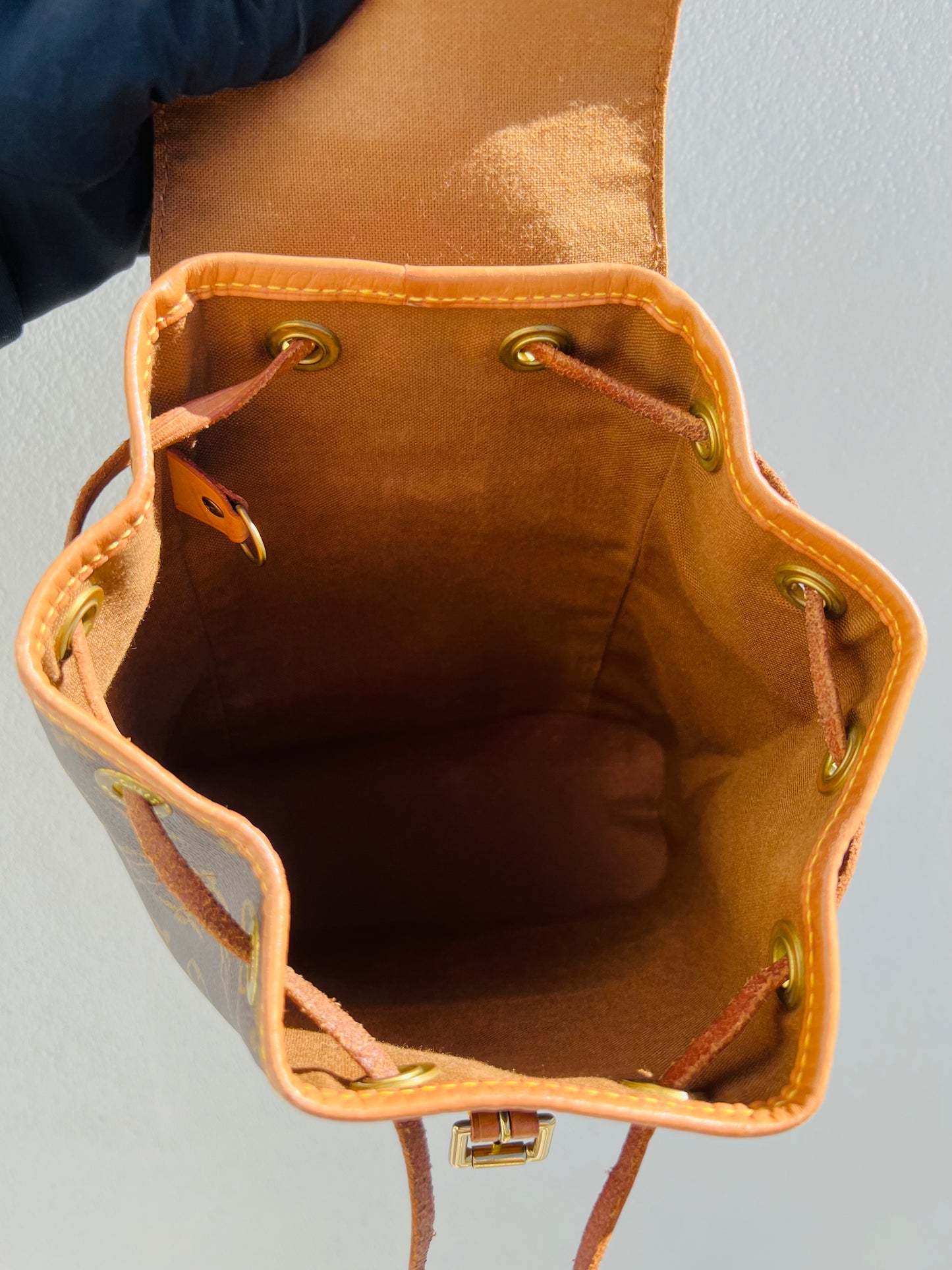Pre-loved LOUIS VUITTON Monogram PM Montsouris Backpack 1997