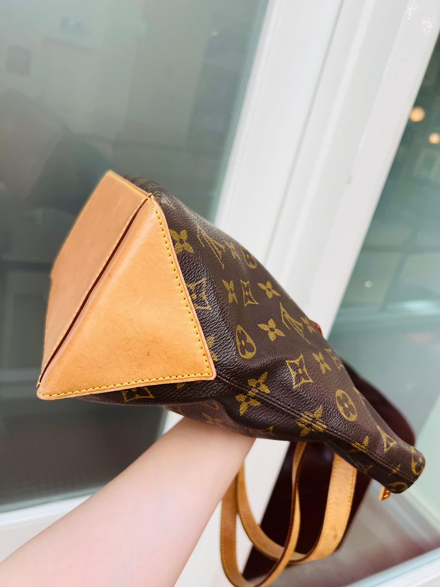 Pre-loved Louis Vuitton
Brown Monogram Cabas Piano Bag 2001