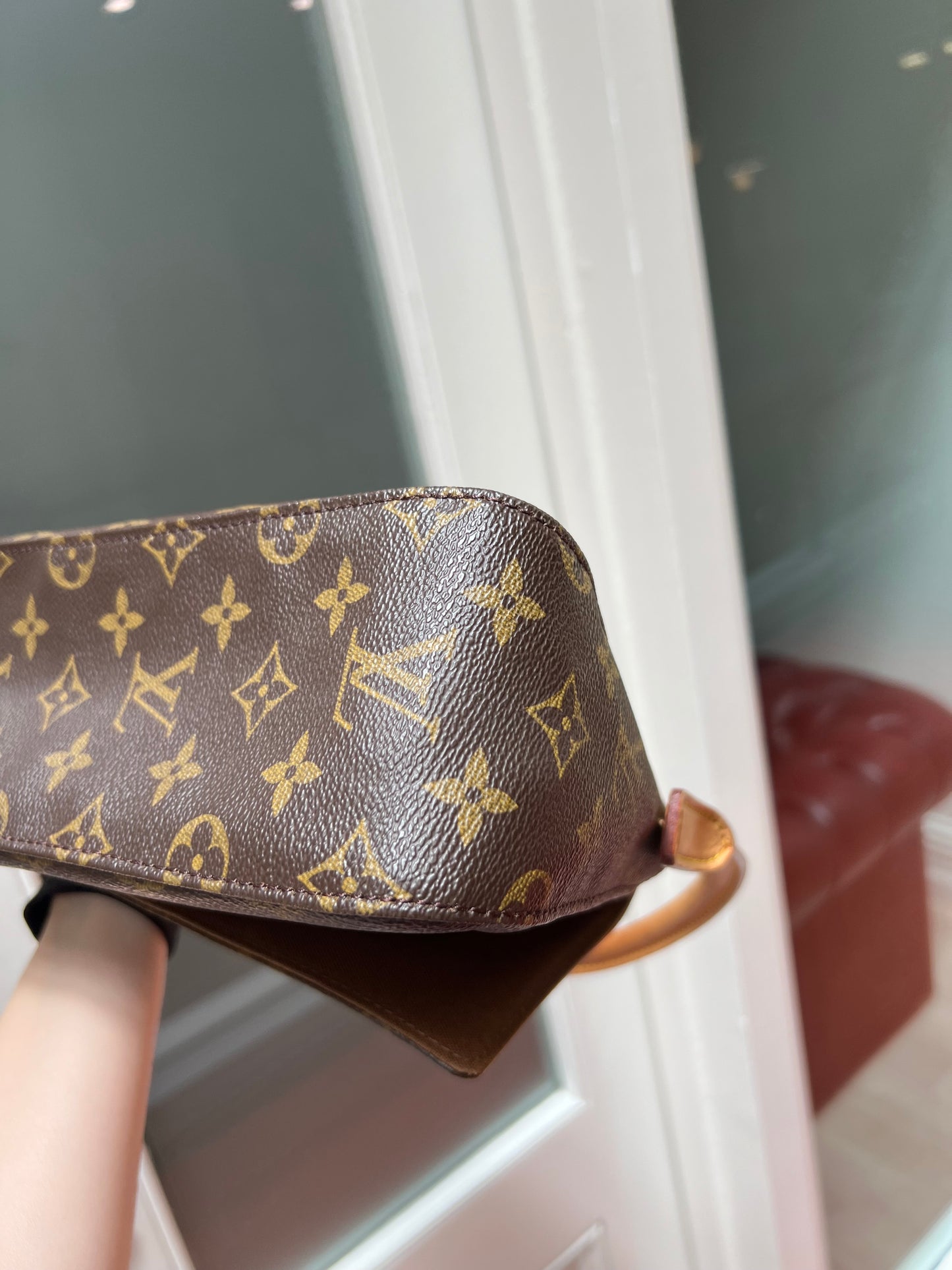 Pre-loved Louis Vuitton Looping PM Handbag Monogram 2002