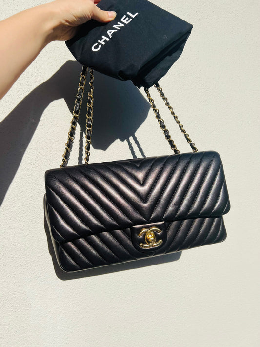 Pre-loved Chanel Classic Single Flap Bag Chevron Lambskin Medium Black