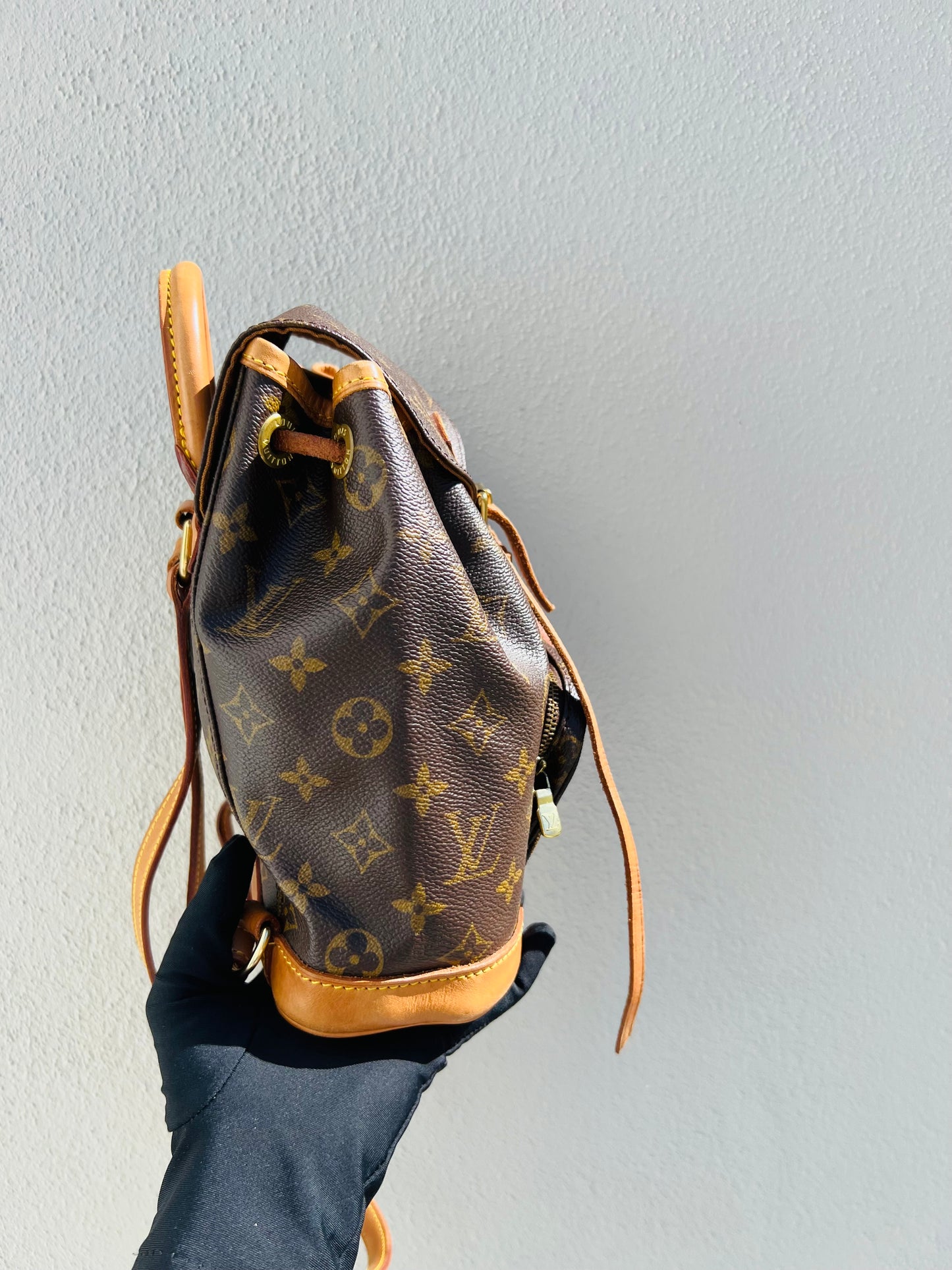 Pre-loved LOUIS VUITTON Monogram PM Montsouris Backpack 1997