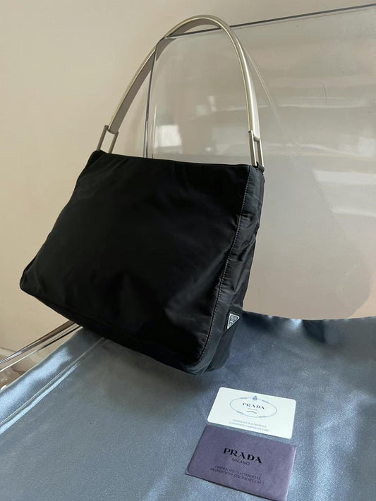 Pre-loved Prada Nylon Shoulder bag Black