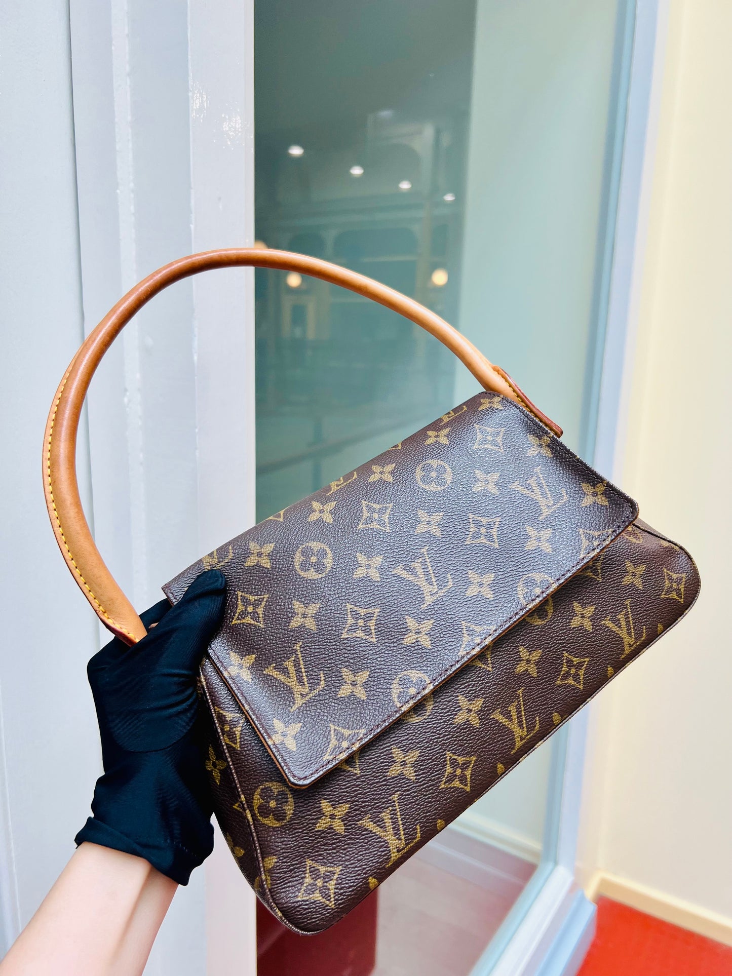 Pre-loved Louis Vuitton Looping PM Handbag Monogram 2003