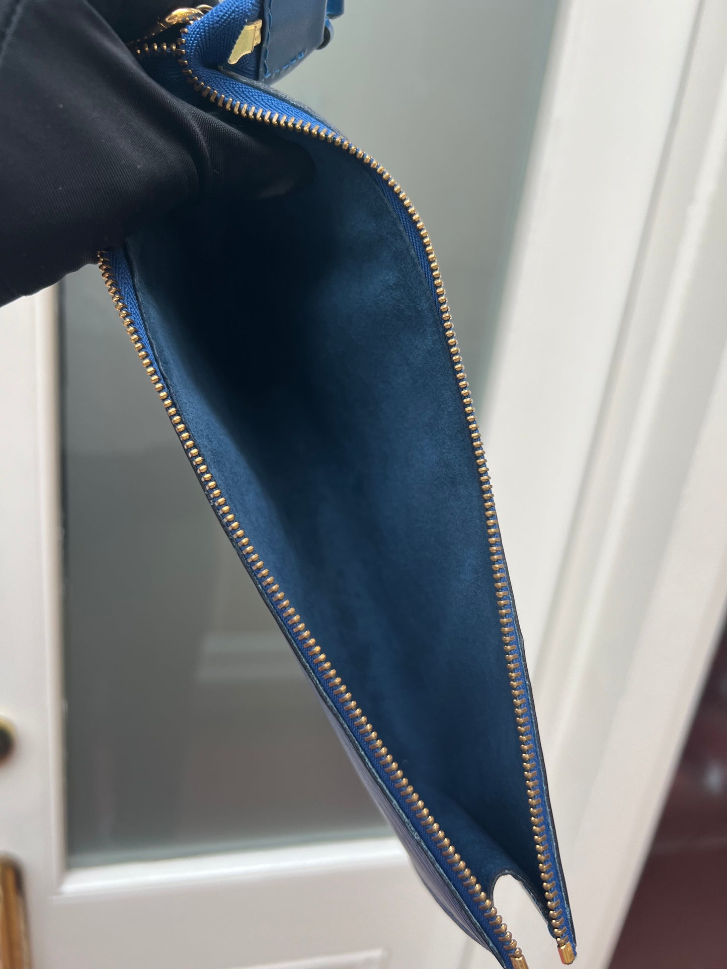 Pre-loved Louis Vuitton Pochette Accessoire EPI Leather Handbag Blue 1996