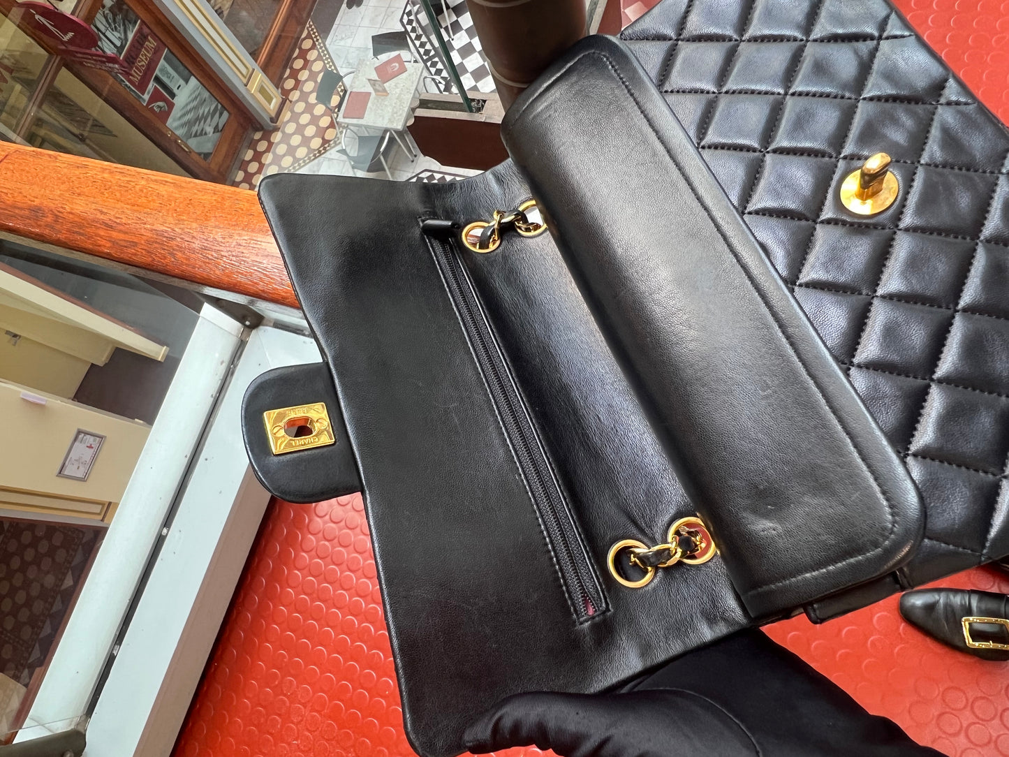 Pre-loved Chanel Vintage Classic Flap Lambskin Medium crossbody Bag 25cm Black