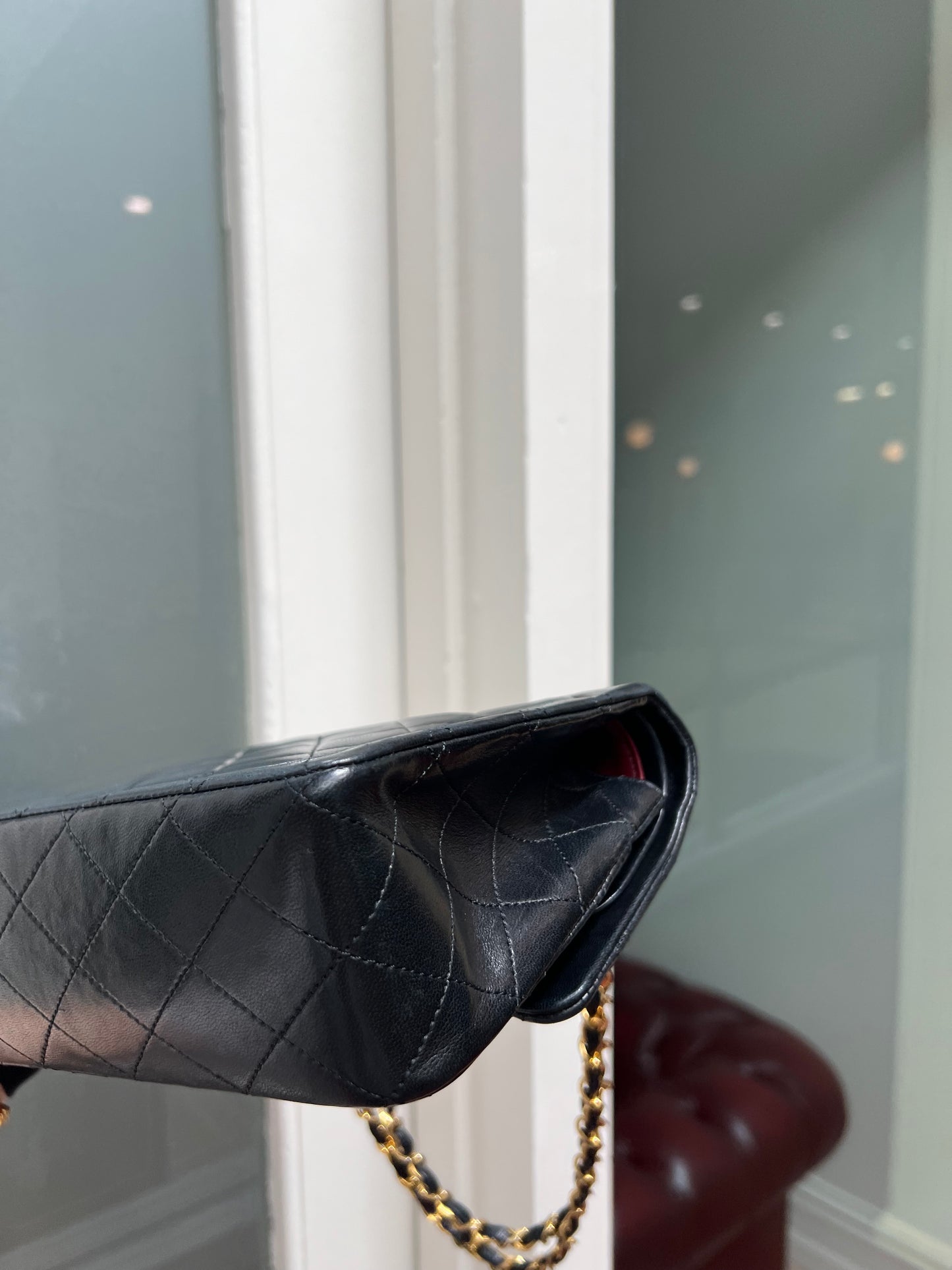 Pre-loved Chanel Vintage Classic Flap Lambskin Medium crossbody Bag 25cm Black