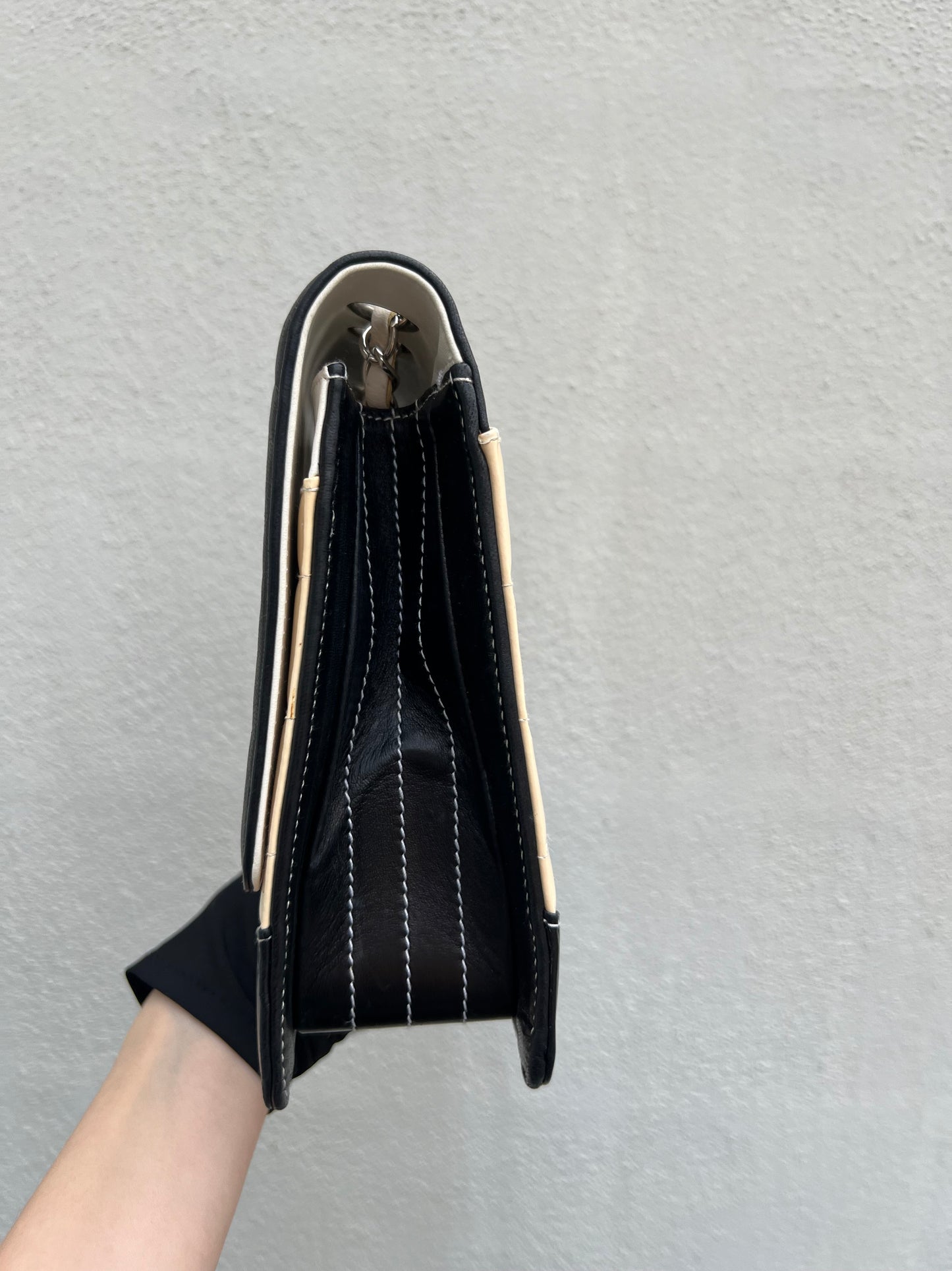 Pre-loved Chanel Patent Leather Shoulder Bag