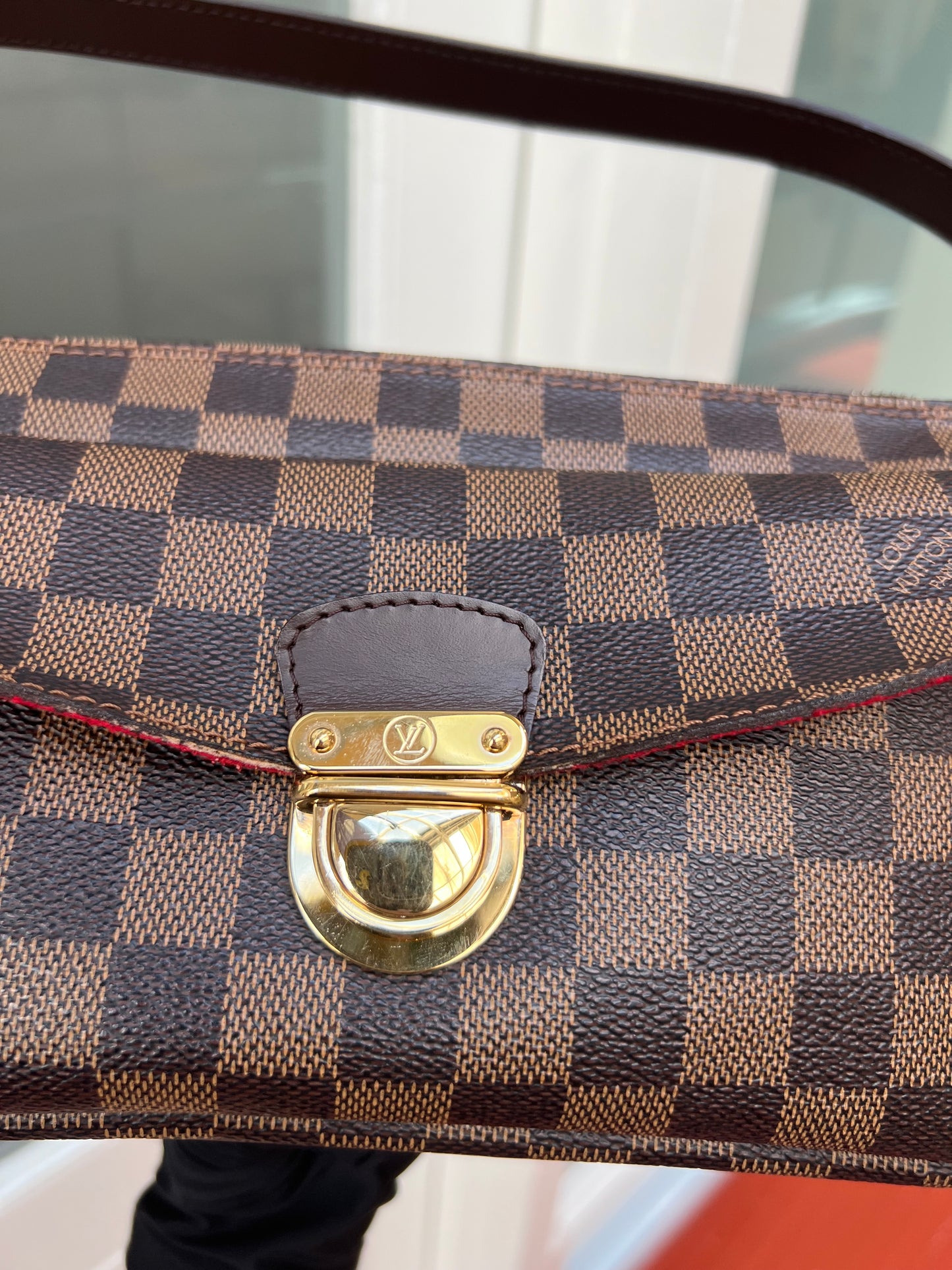 Pre-loved Louis Vuitton Ravello Leather shoulderbag 2005