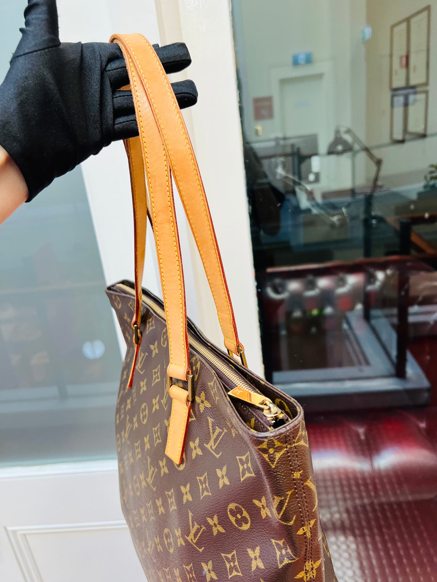 Pre-loved Louis Vuitton
Kabamezo Cabas Mezzo Tote Bag 2002 monogram