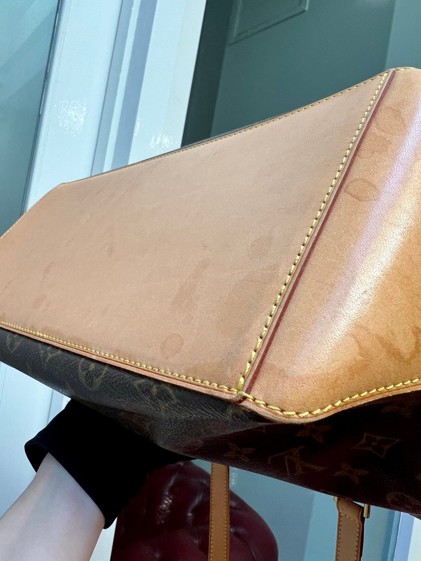 Pre-loved Louis Vuitton
Kabamezo Cabas Mezzo Tote Bag 2002 monogram