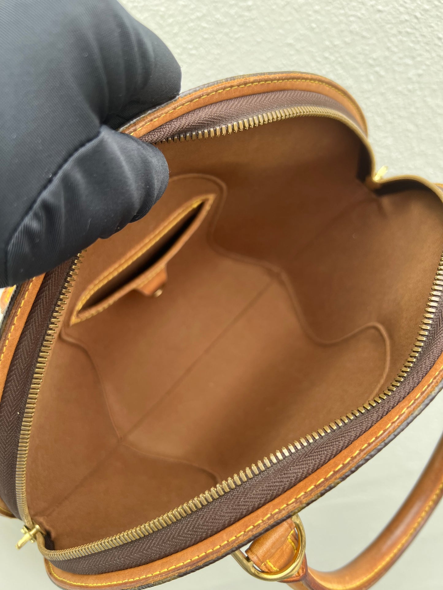 Pre-loved Louis Vuitton Vintage Ellipse PM Monogram Handbag 1998