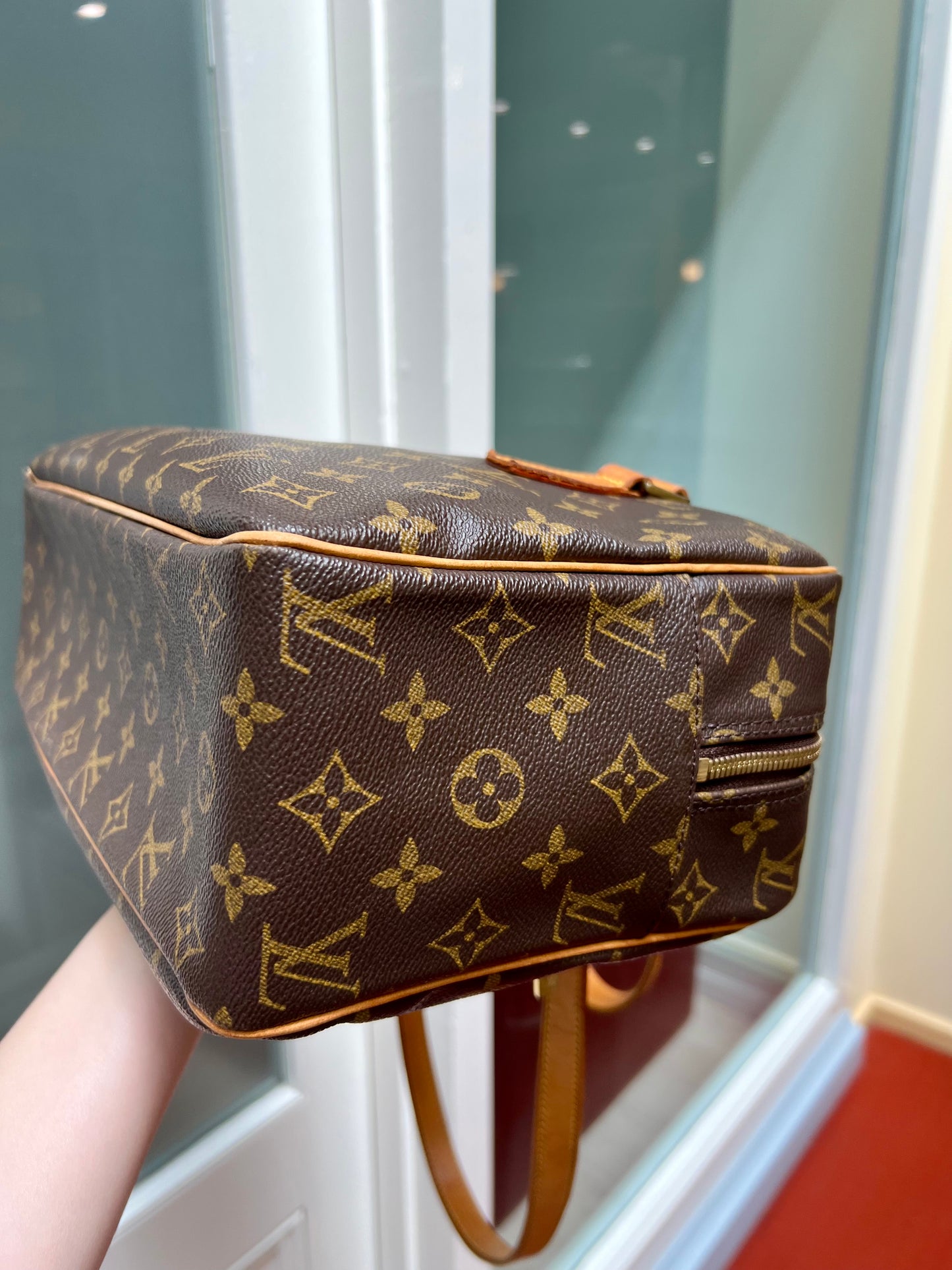 Pre-loved LOUIS VUITTON
Monogram Cite GM Bag 2003