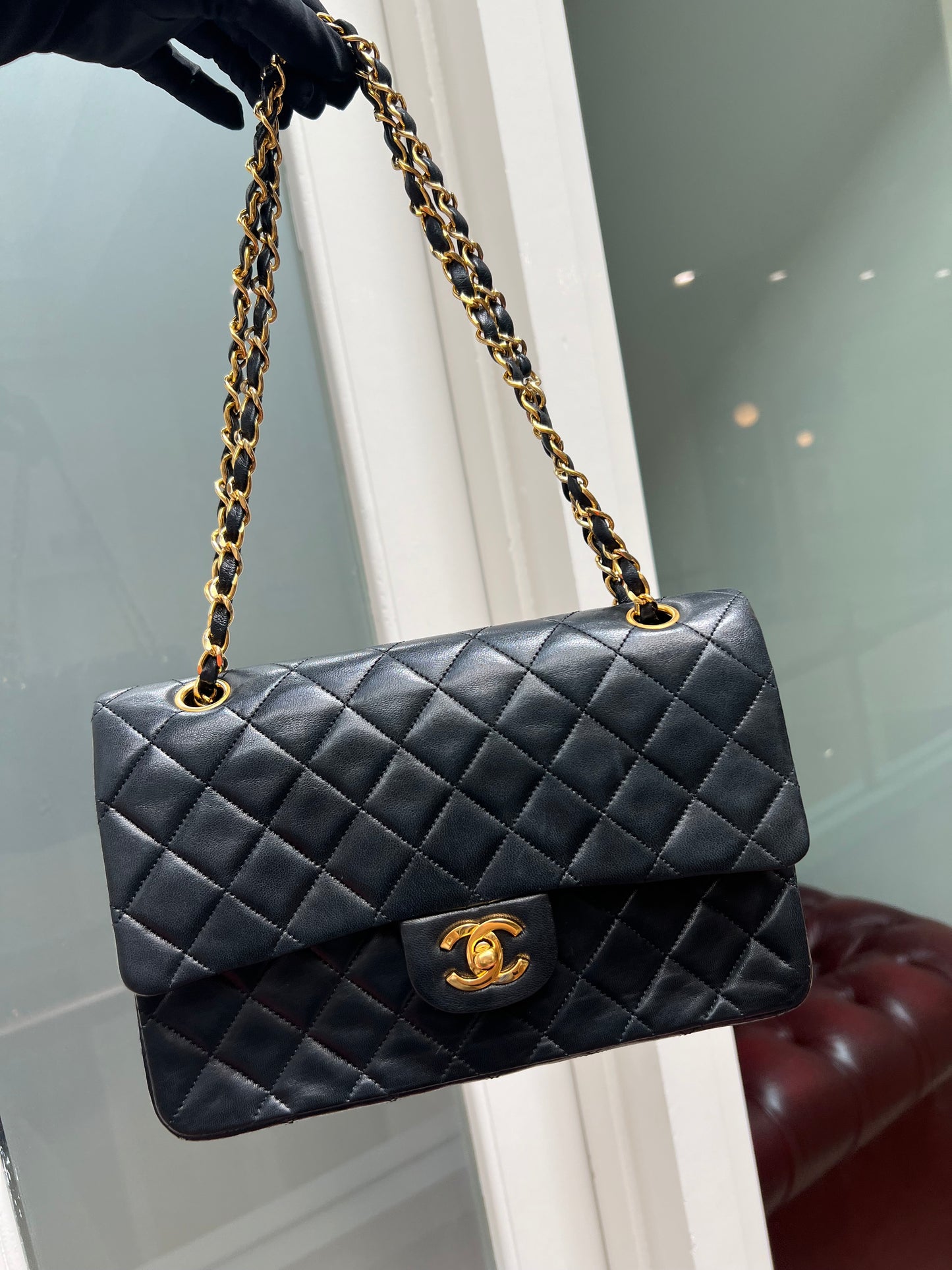Pre-loved Chanel Vintage Classic Flap Lambskin Medium crossbody Bag 25cm Black