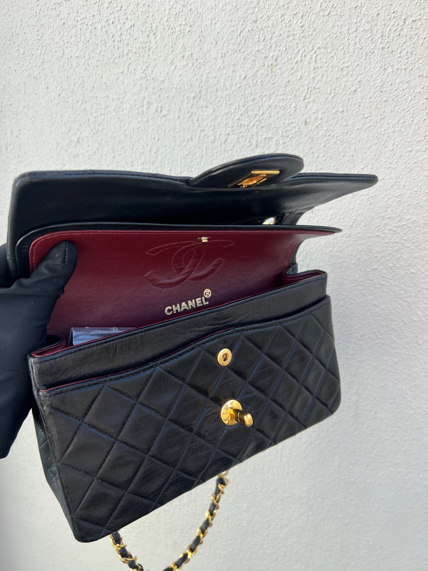 Pre-loved Chanel Vintage Classic Double Flat Leather crossbody Bag 23cm Black