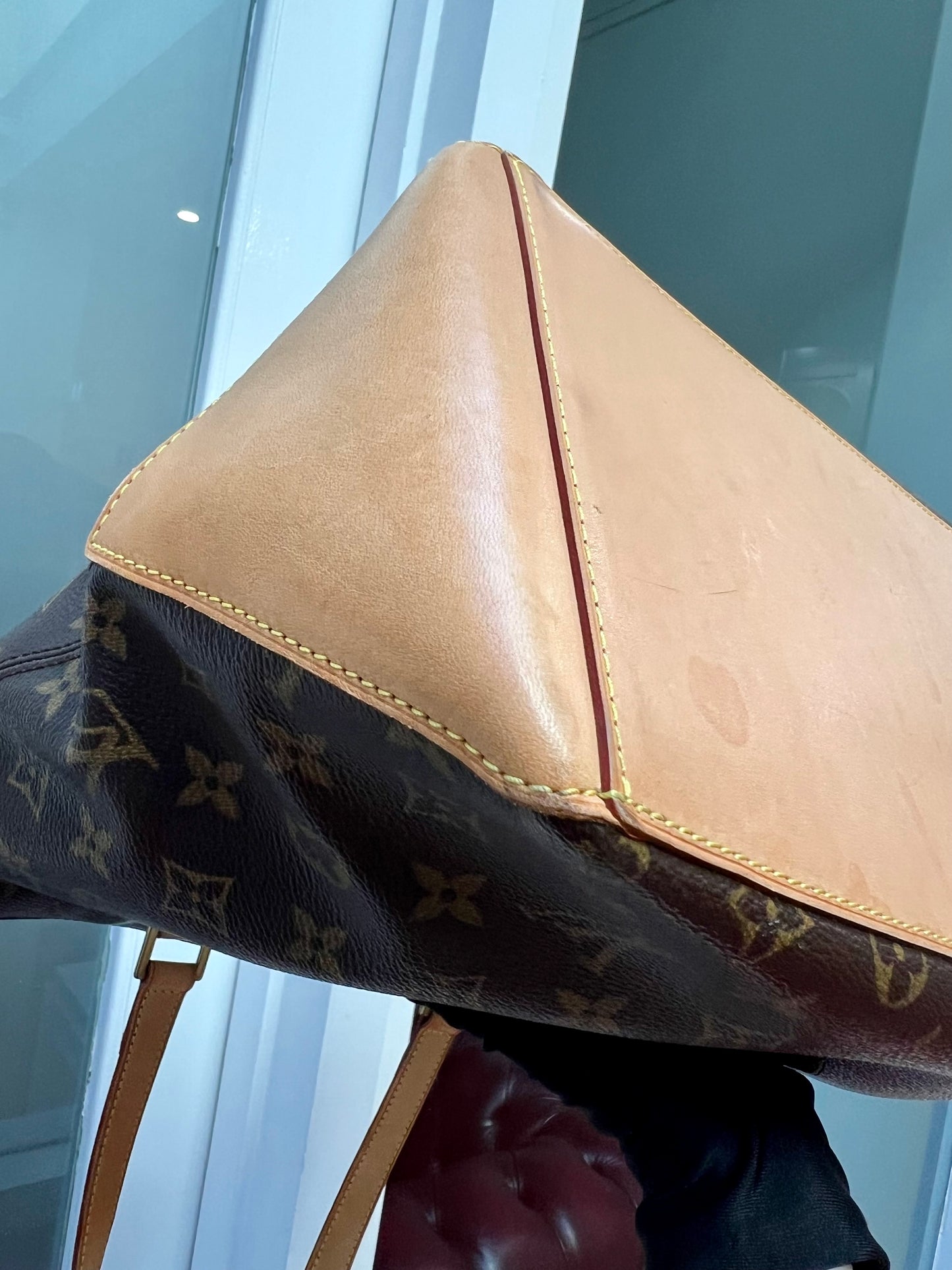 Pre-loved Louis Vuitton
Kabamezo Cabas Mezzo Tote Bag 2002 monogram