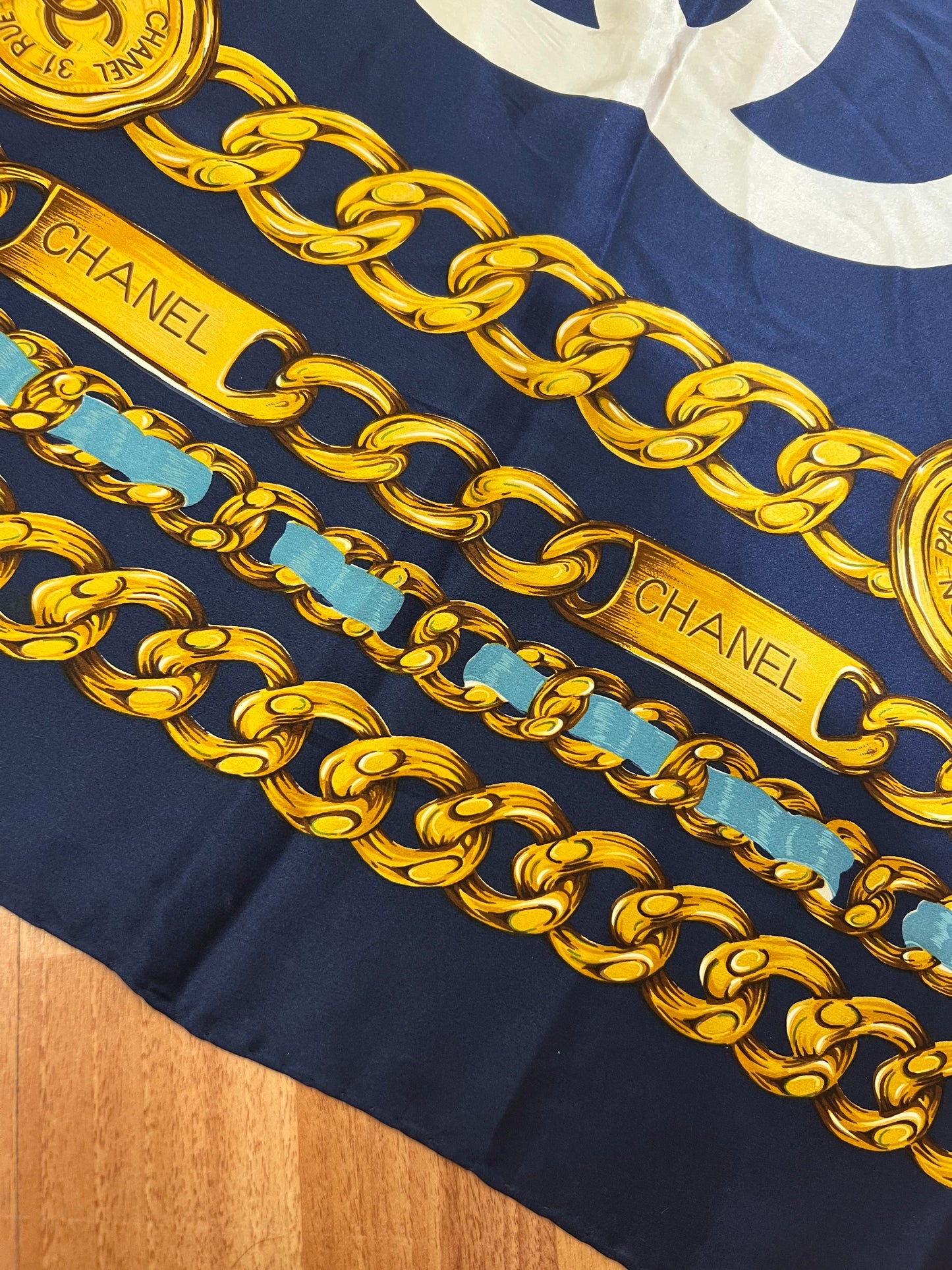 Pre-owen Vintage Chanel CC Logo Scraf Gold Chain Links Silk 1990s