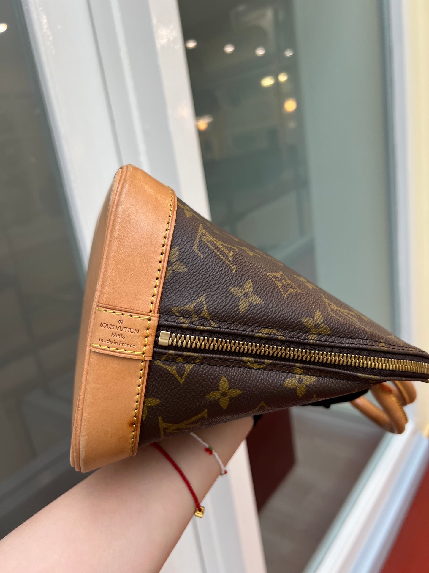 Pre-loved Louis Vuitton Alam Leather Handbag PM 32cm 1995