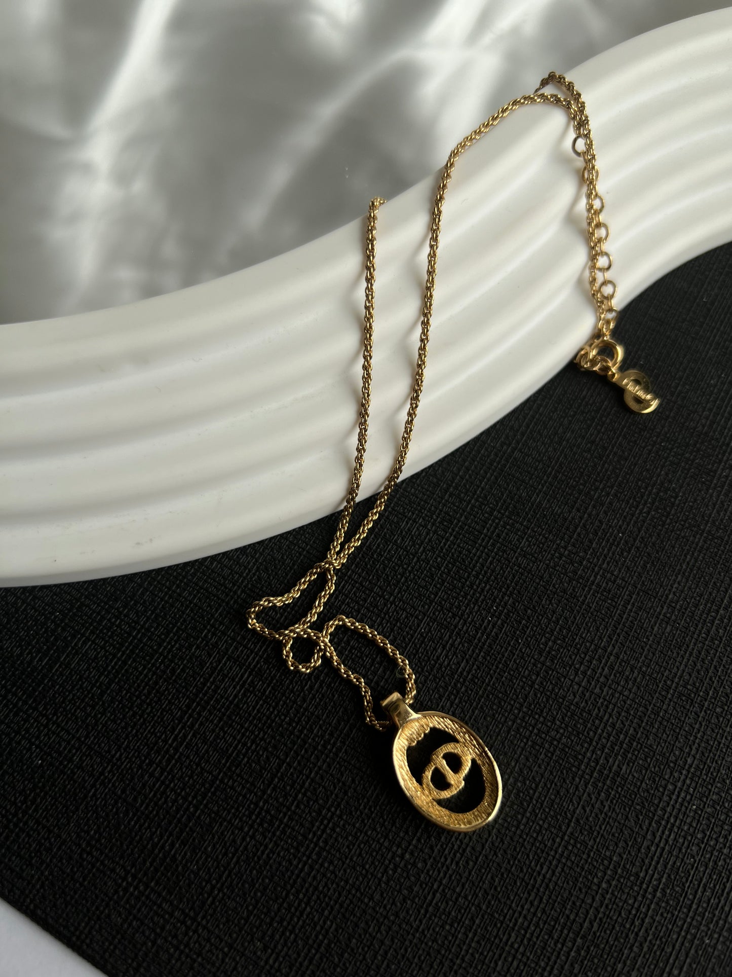 Pre-loved Christian Dior Vintage Crystal-embellished Necklace