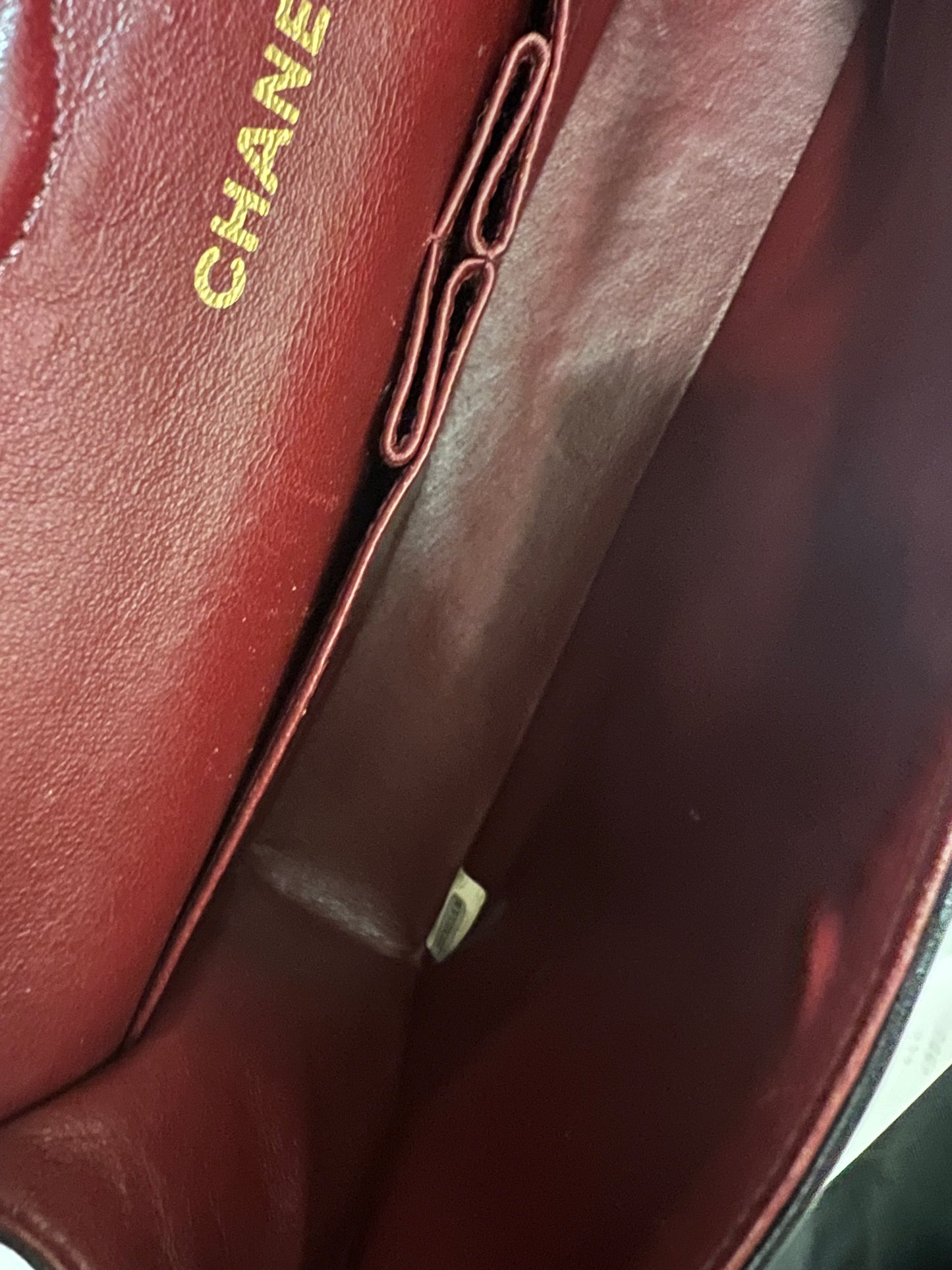 Pre-loved Chanel Vintage Classic Flat Leather Medium crossbody Bag 25cm Black