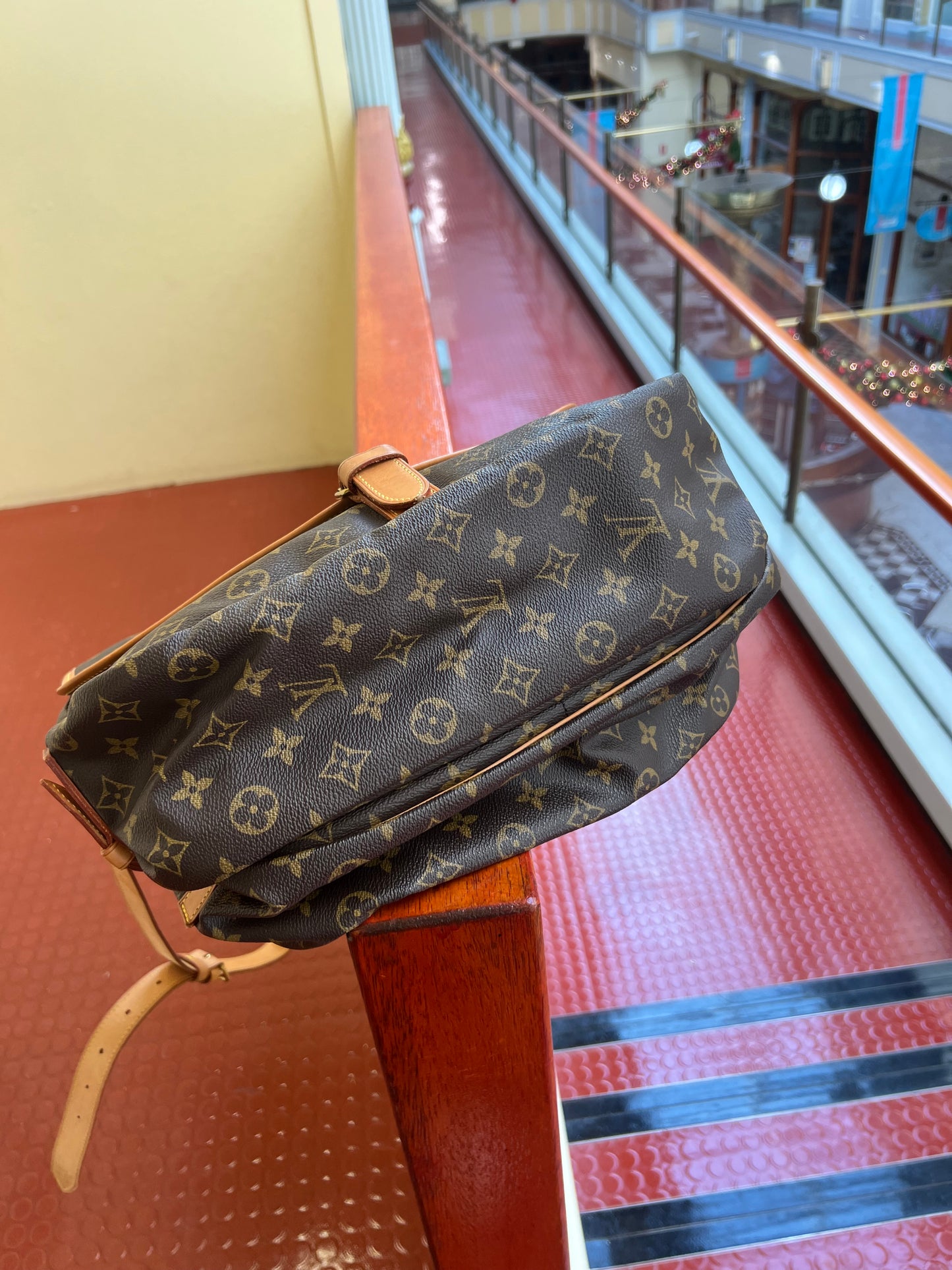 Pre-loved Louis Vuitton Monogram Saumur Crossbody Bag GM 1998