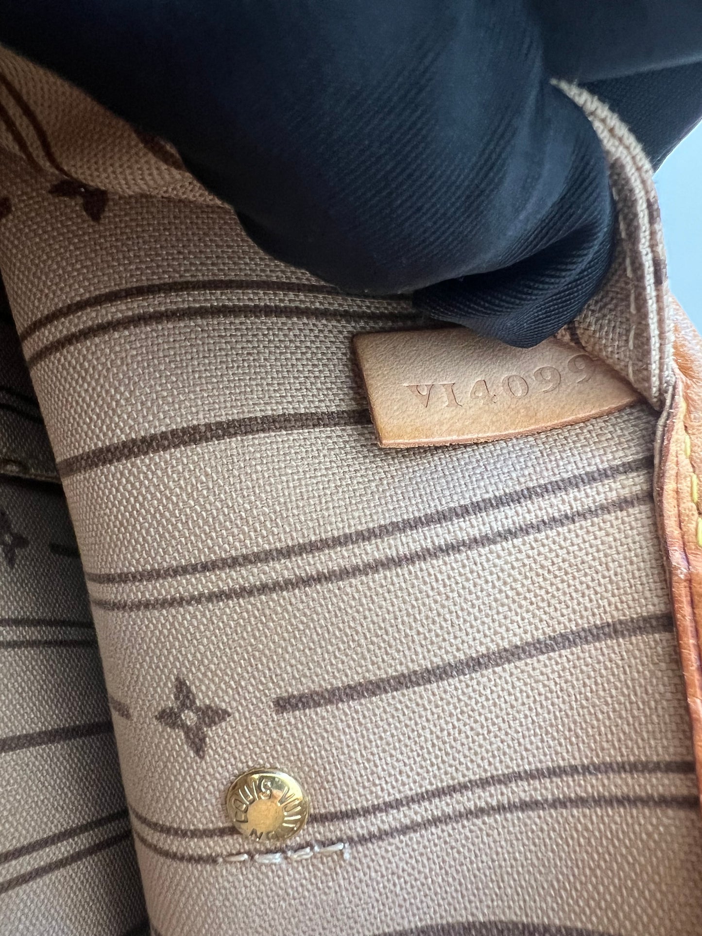 Pre-loved Louis Vuitton Neverfull Leather Tote MM Monogram