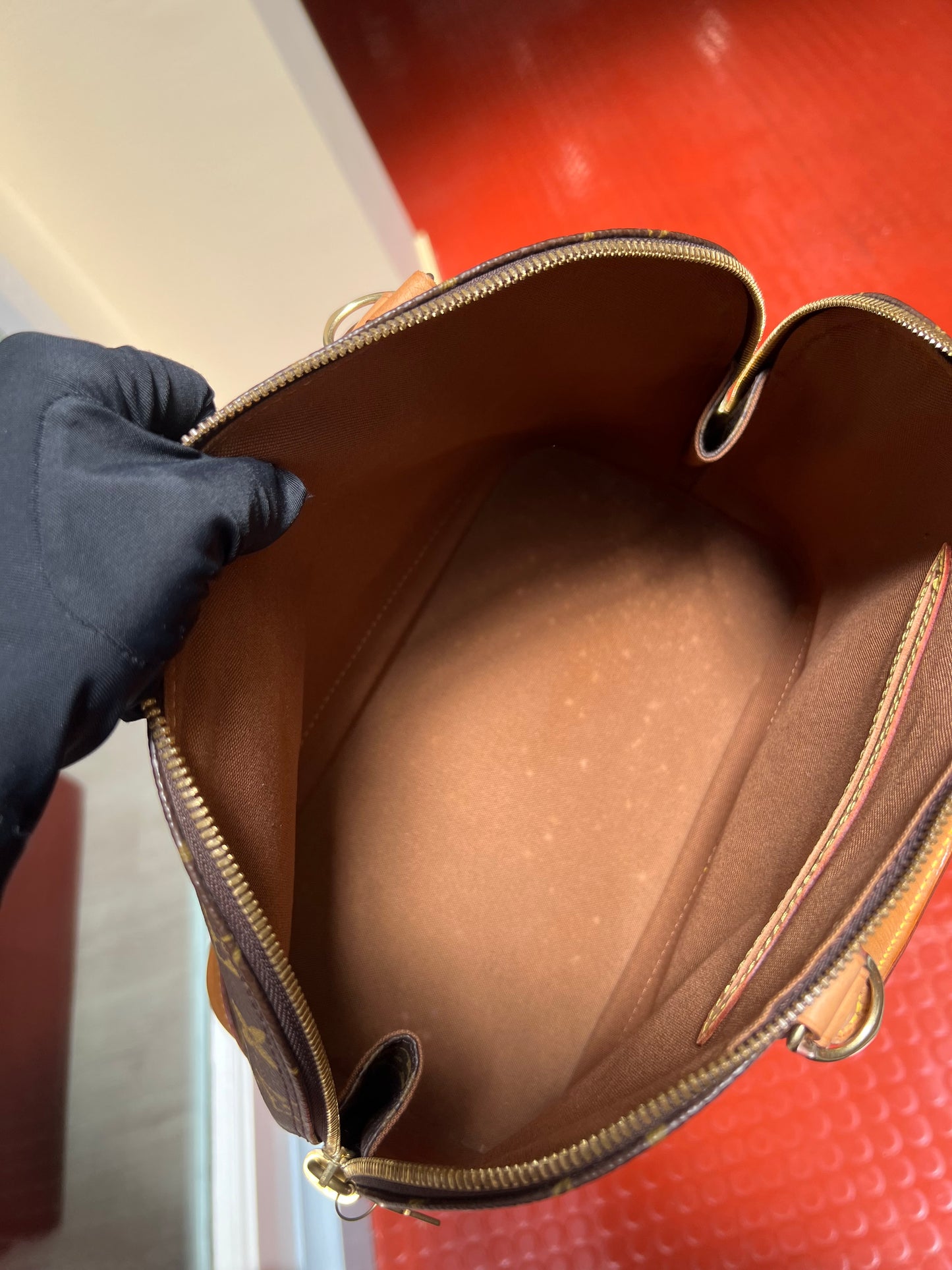 Pre-loved Louis Vuitton Alam Leather Handbag PM 32cm 1999