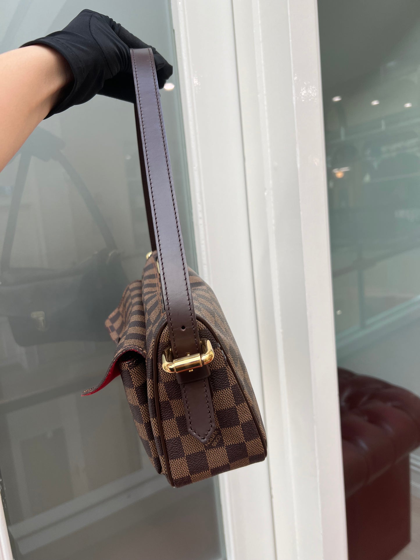 Pre-loved Louis Vuitton Ravello Leather shoulderbag 2005