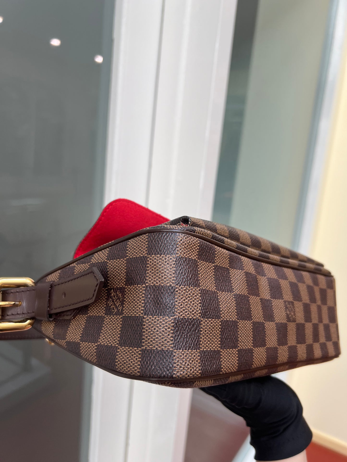 Pre-loved Louis Vuitton Ravello Leather shoulderbag 2005