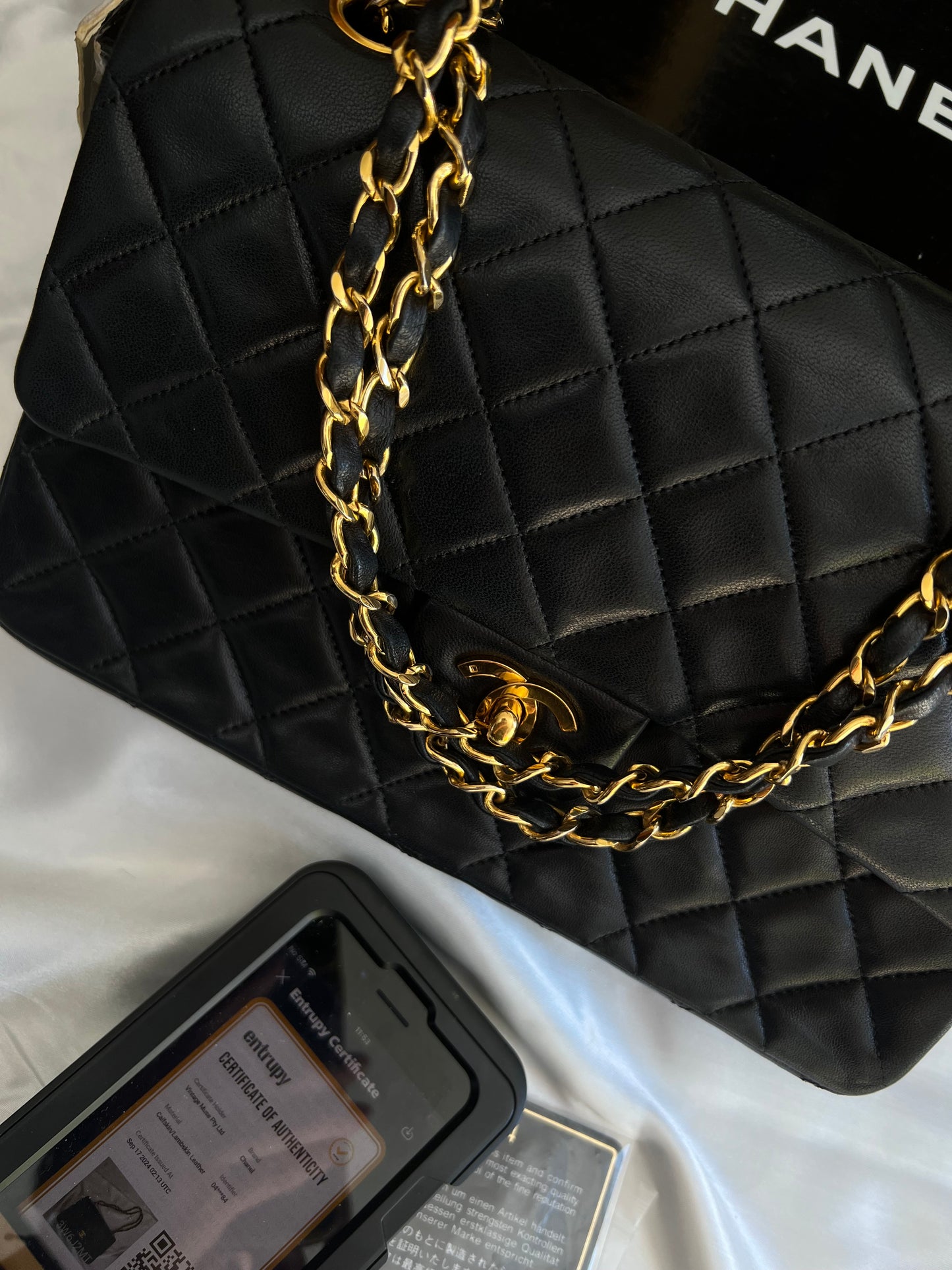 Pre-loved Chanel Vintage Classic Flap Lambskin Medium crossbody Bag 25cm Black