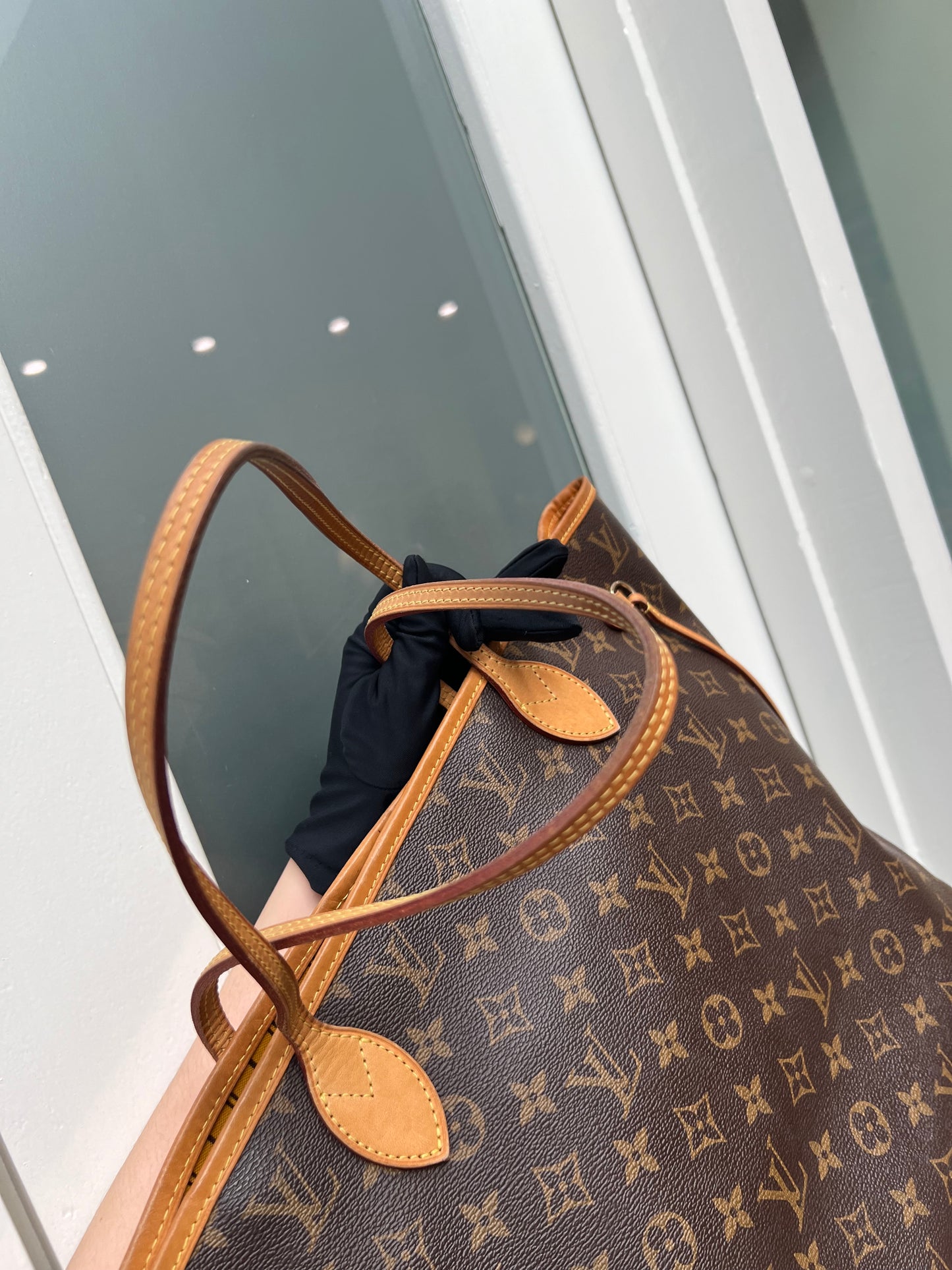 Pre-loved Louis Vuitton Neverfull Leather Tote MM Monogram 2014