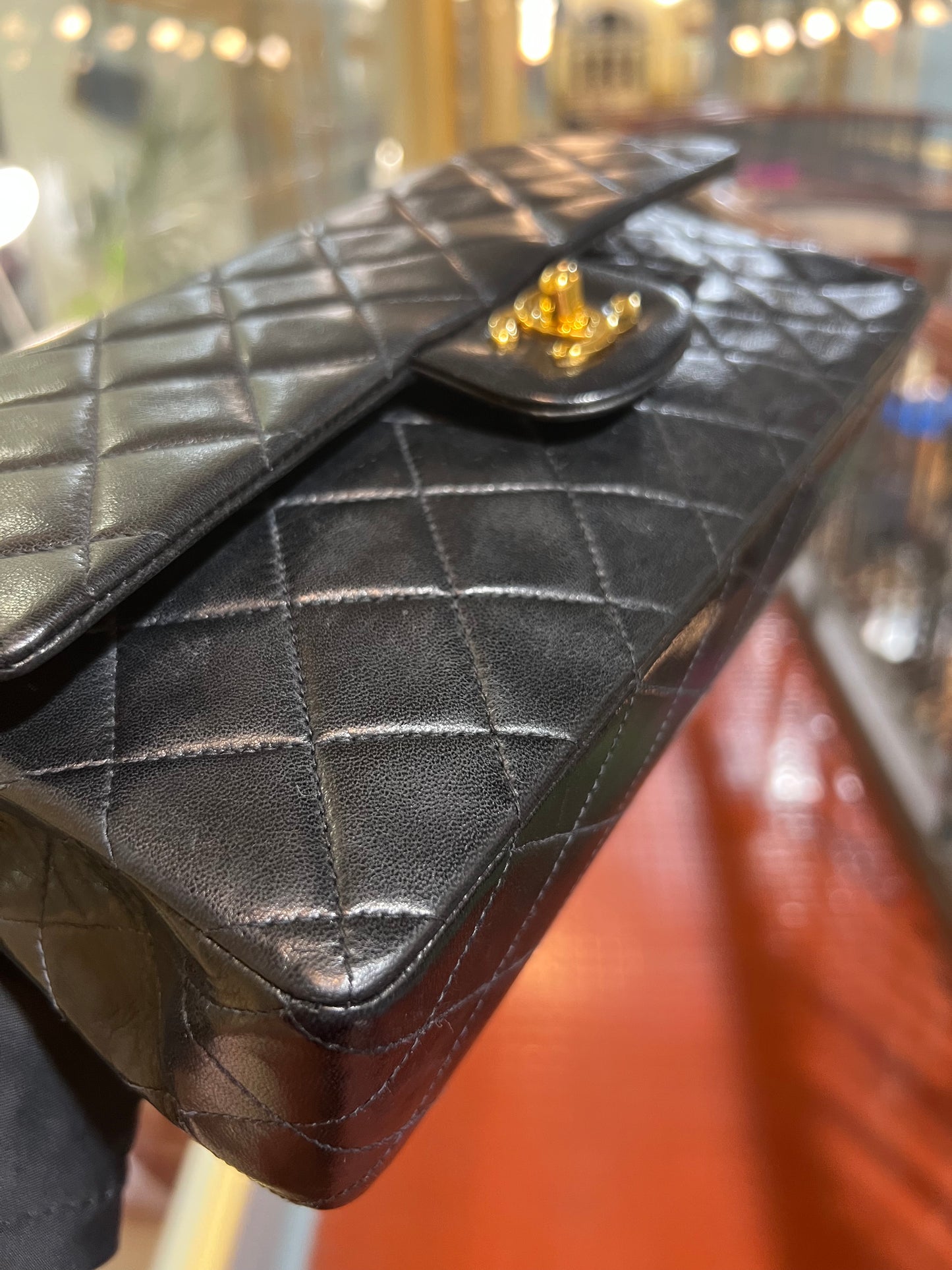 Pre-loved Chanel Vintage Classic Flat Leather Medium crossbody Bag 25cm Black