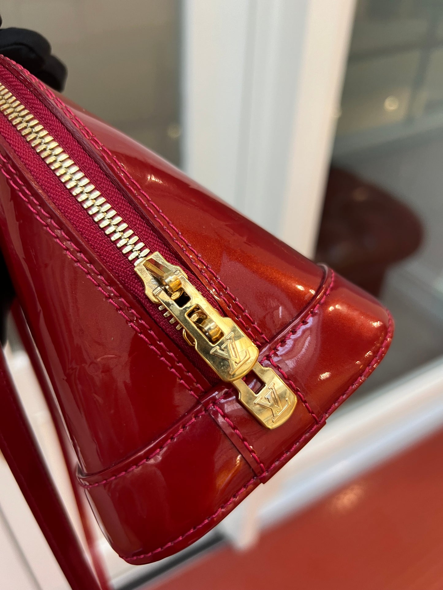Pre-Owned Louis Vuitton
Alma BB two-way handbag 2013