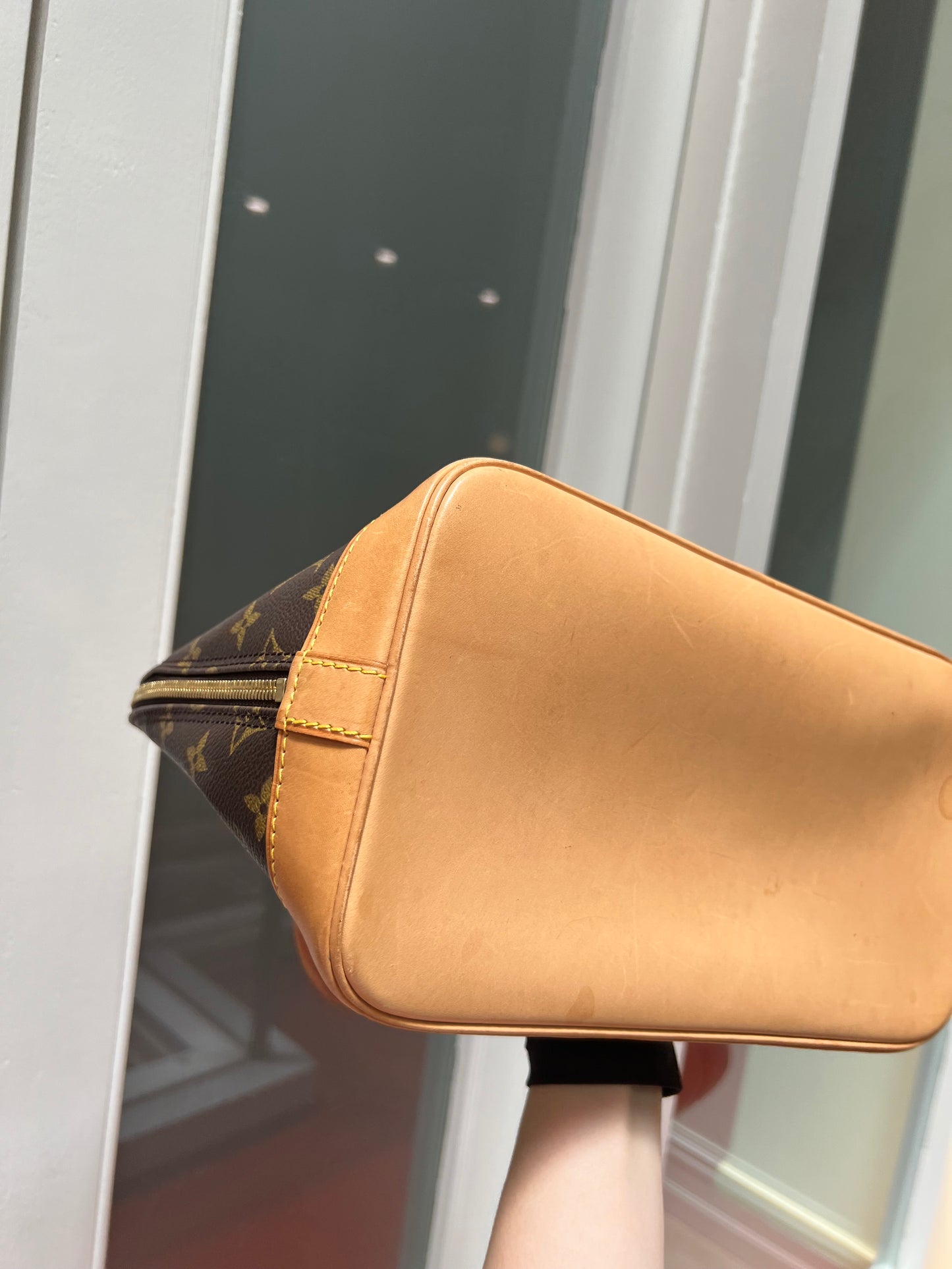 Pre-loved Louis Vuitton Alam Leather Handbag PM 32cm 1999