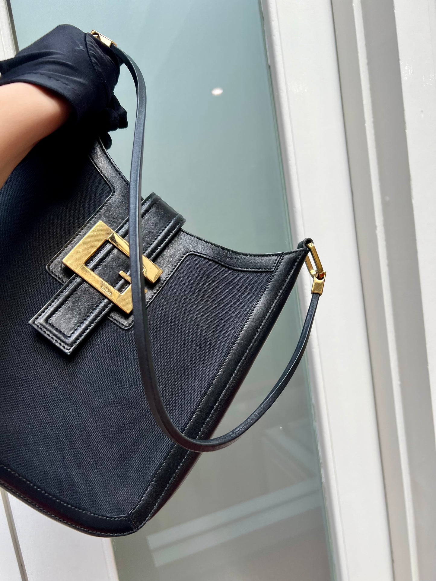Pre-loved Gucci Canvas logo-appliqué G-plaque Shoulder Bag Black