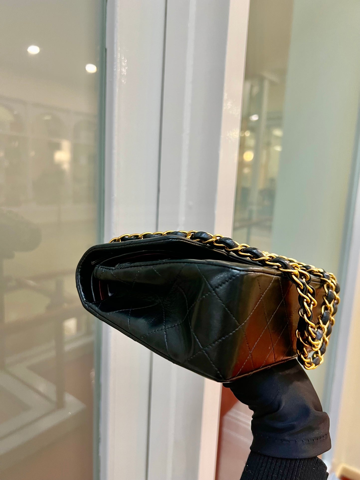 Pre-loved Chanel Vintage Classic Double Flat Leather crossbody Bag 23cm Black