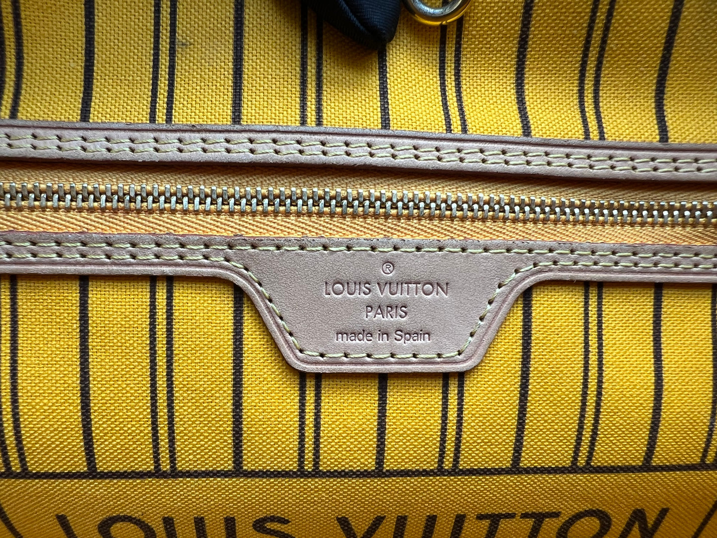 Pre-loved Louis Vuitton Neverfull Leather Tote MM Monogram 2014