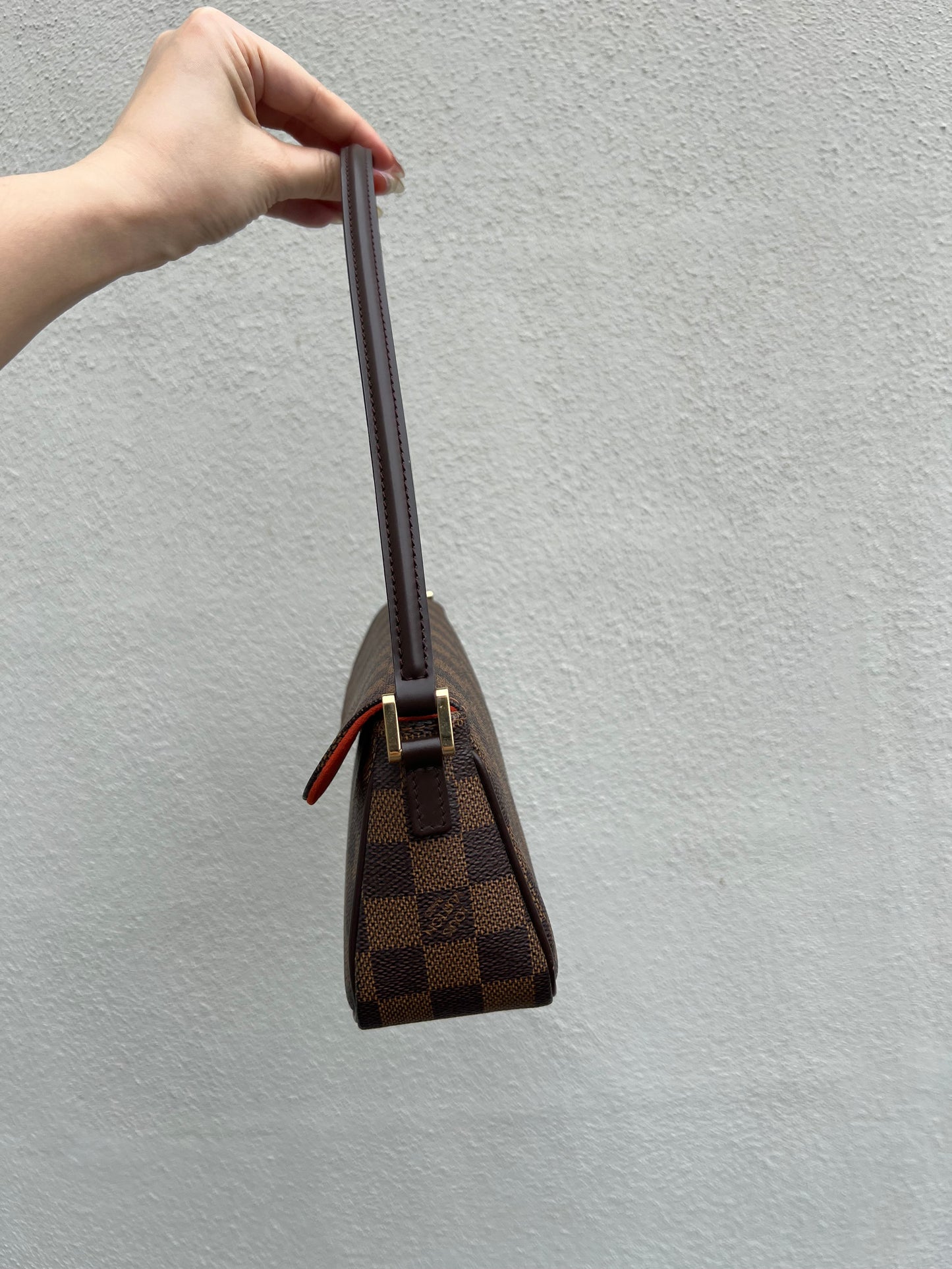 Pre-loved Louis Vuitton
Damier Ebène Recoleta Shoulder Bag 2004