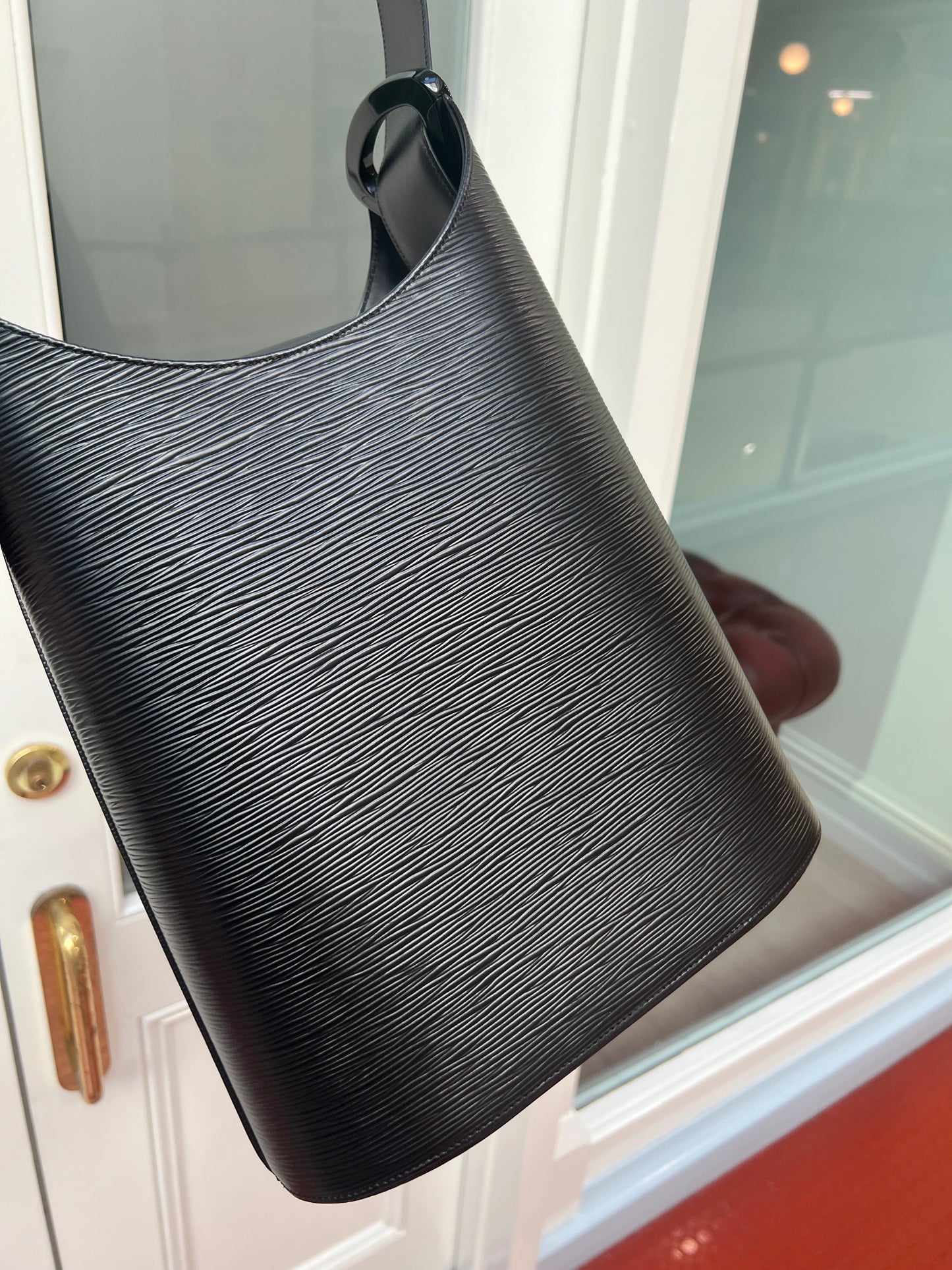 Pre-loved Louis Vuitton Vintage Verseau Leather Shoulderbag Black