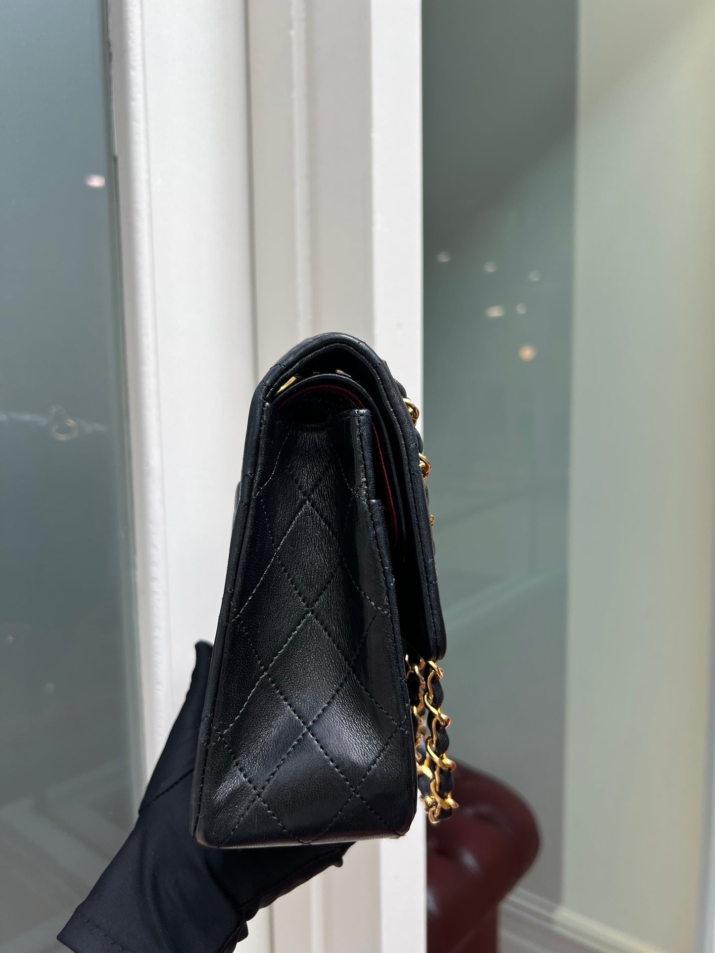 Pre-loved Chanel Vintage Classic Flap Lambskin Medium crossbody Bag 25cm Black